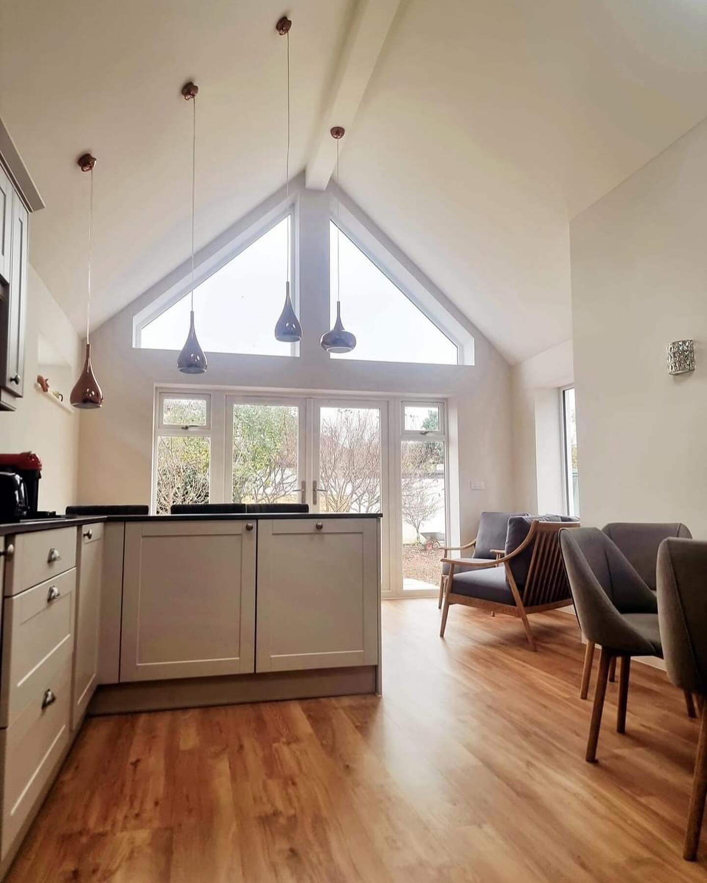 What are the ADVANTAGES of using a DESIGN AND BUILD company?