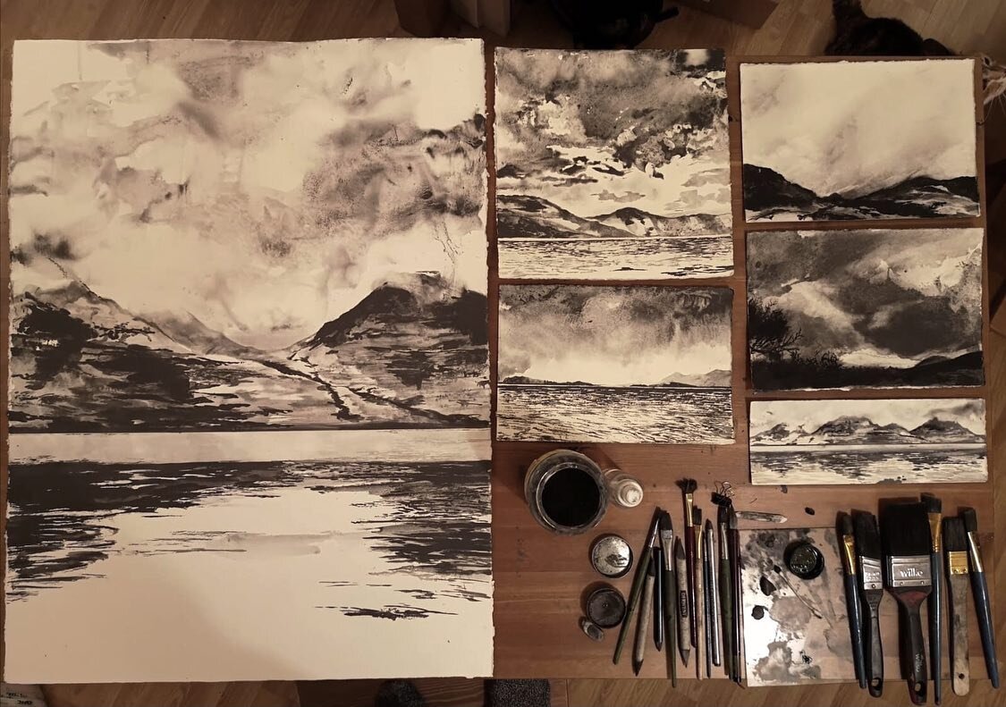 WIP. Currently working on the large study on the left but here is a collection of drawings made in response to the Isle of Mull. Spot my graphite powder nemesis in the first shot 🐱 
.
.
.
.
.
#isleofmull #visitscotland #visitmullandiona #travelscotl