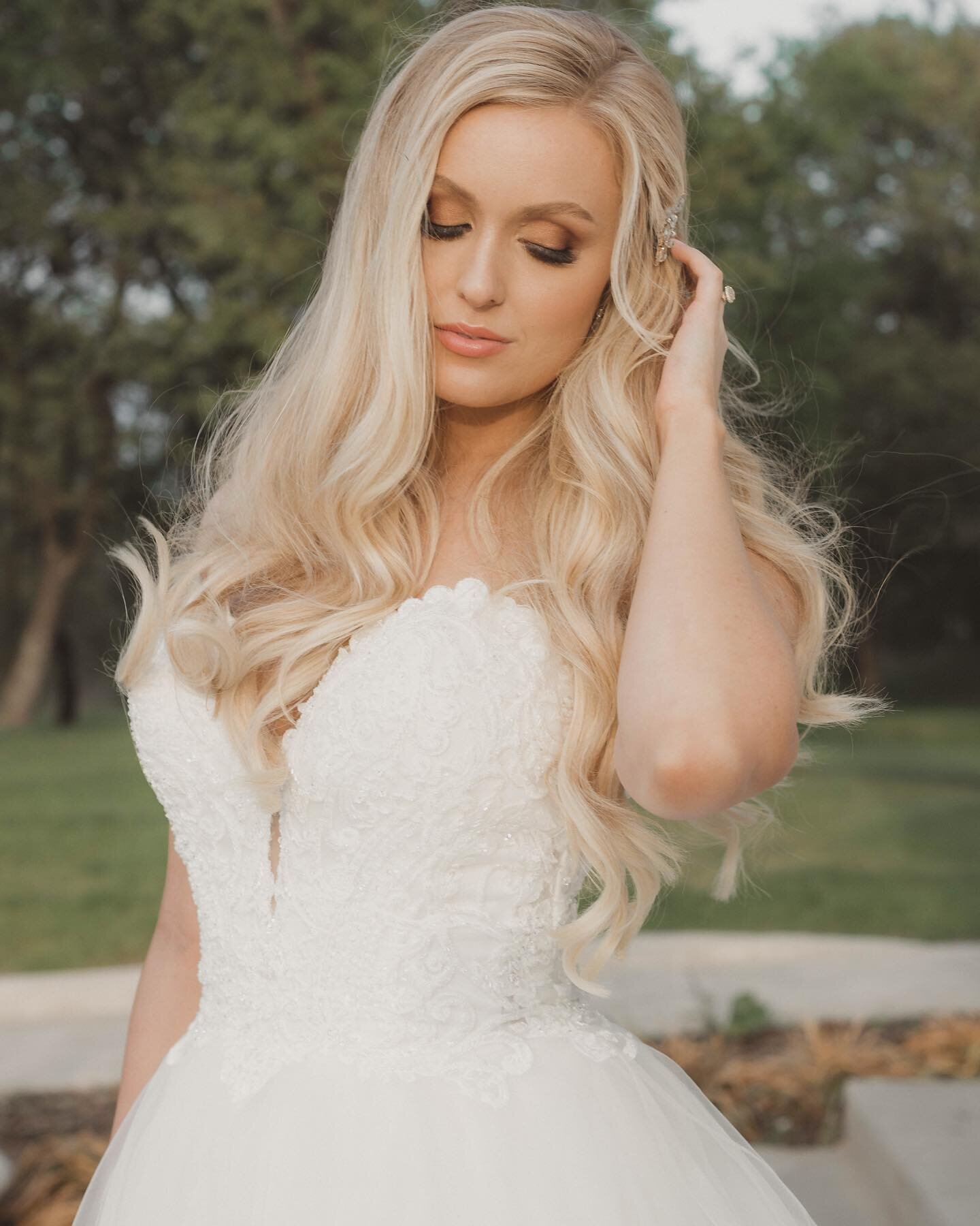 Be sun kissed when you become a Mrs. 

Bridal Custom Airbrush Spray Tans are perfect for your wedding day, engagement photos, bridal portraits, bachelorette, showers and honeymoon.

Schedule a wedding Party Tanning Party at ATX Tans

Call, DM, or vis