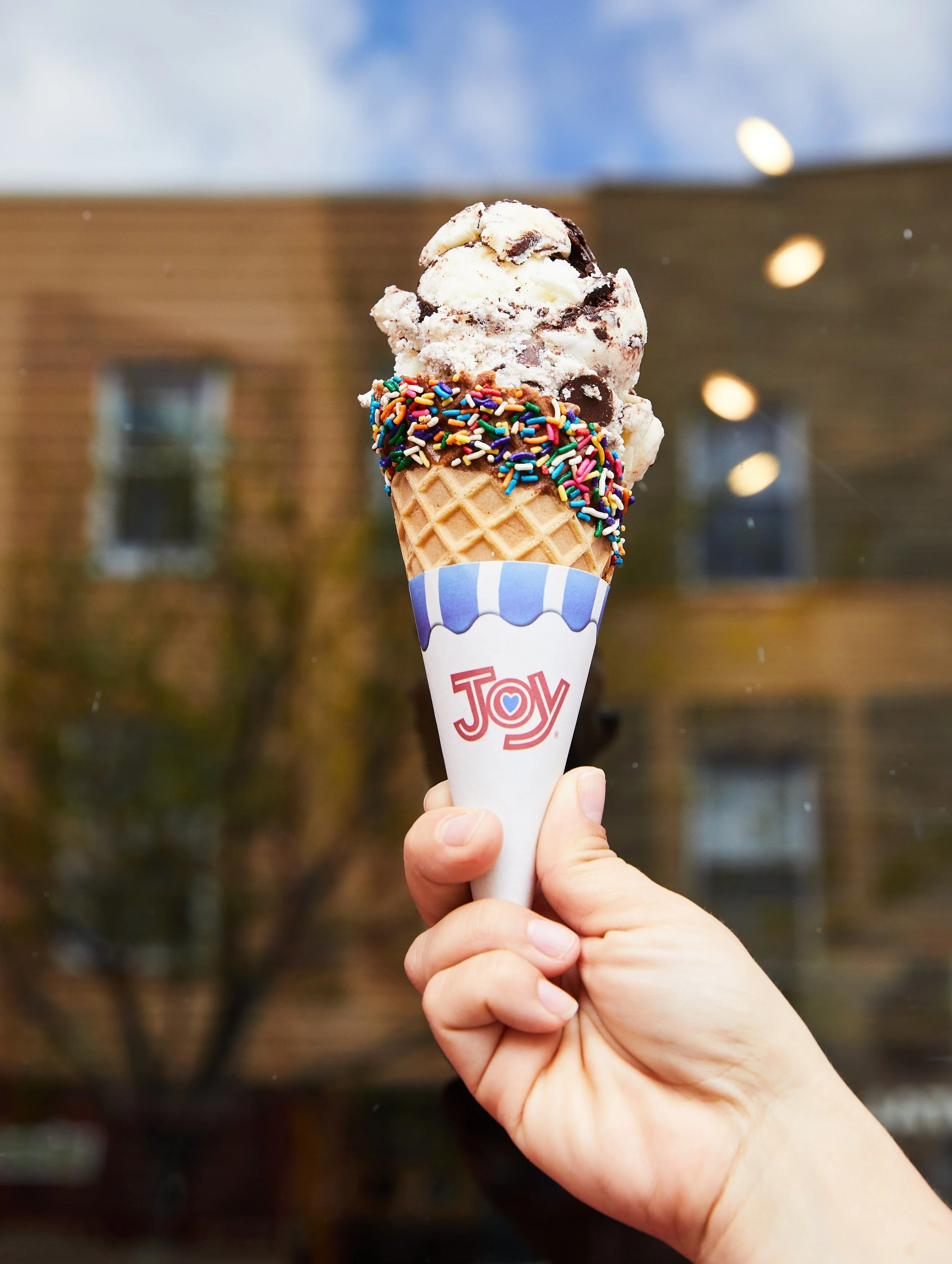 ice+cream+scoop+with+dipped+cone.jpg