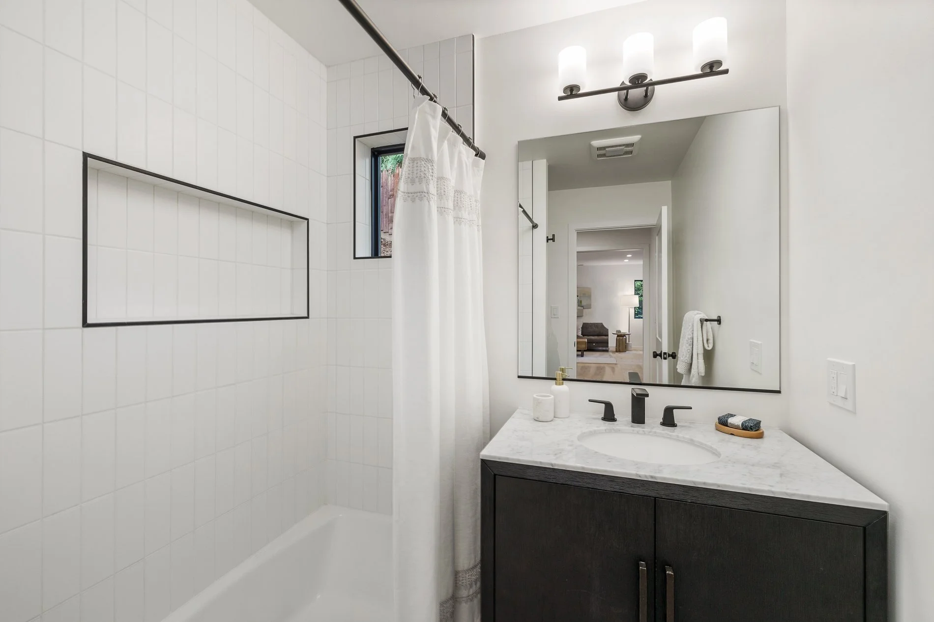 5925_Thornhill_Dr_Oakland_CA_94611_Web_72ppi-18.jpg