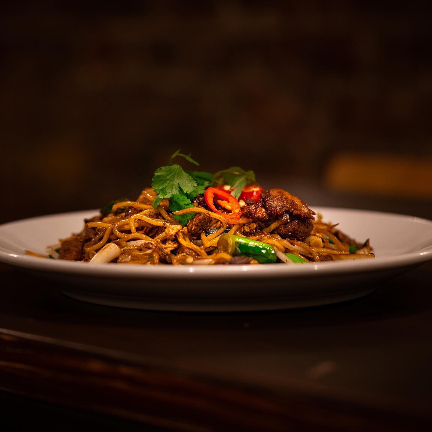 Chinese New Year (this Saturday) specials on the menu this week. Sweet &amp; Sour Chicken or Tofu (vegan) and Crispy Aromatic Duck Noodles 👌