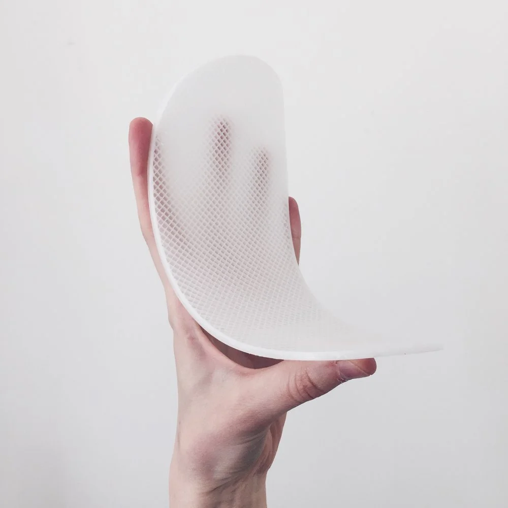 “Vanuit mijn interesses en binnen mijn werkgebied beweeg ik me als design researcher graag tussen o.a. wetenschap, technologie en textiel.”