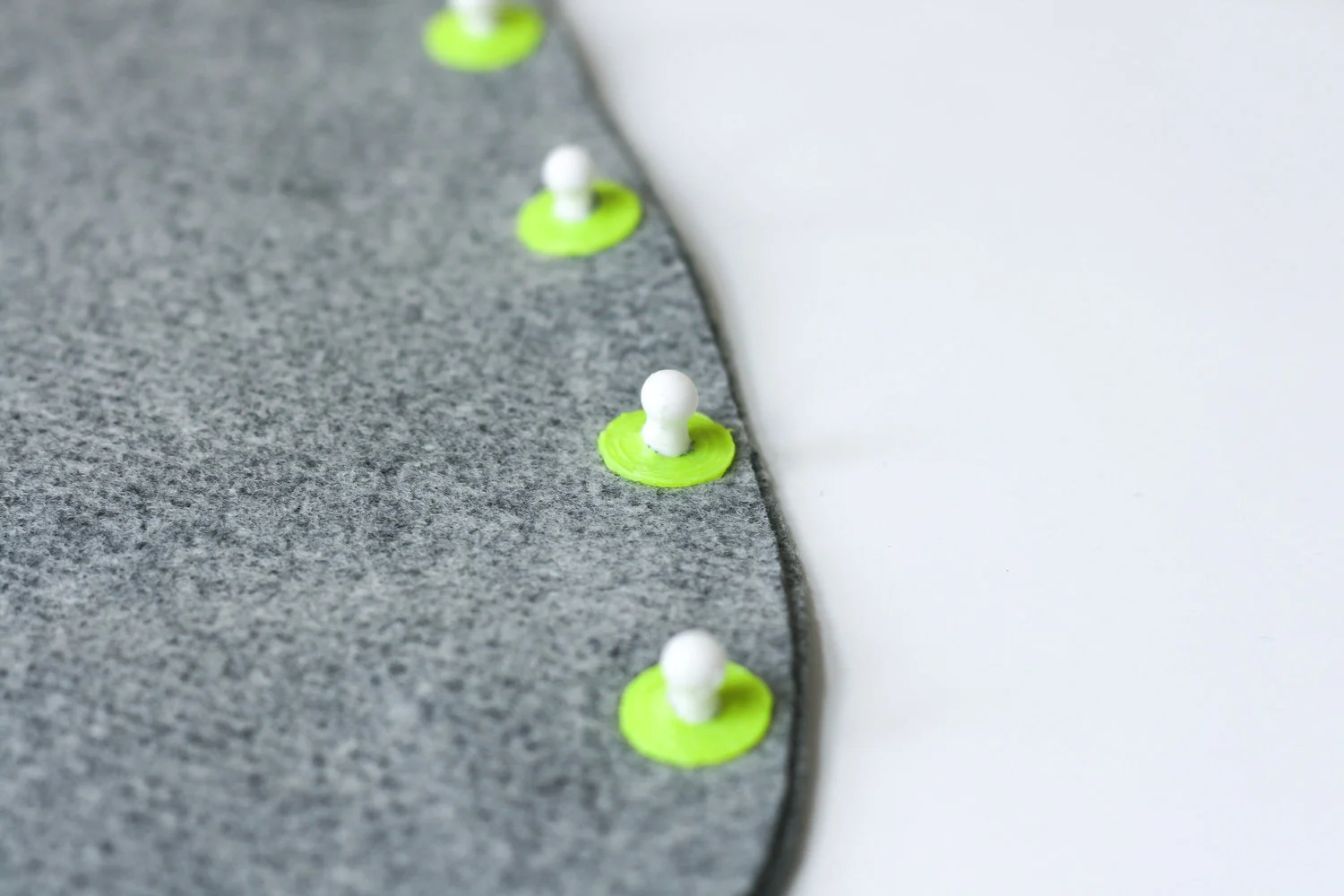 © images: ^ v The additive Shoe, The Assembly Lab & The Modular Collection. Vera de Pont
