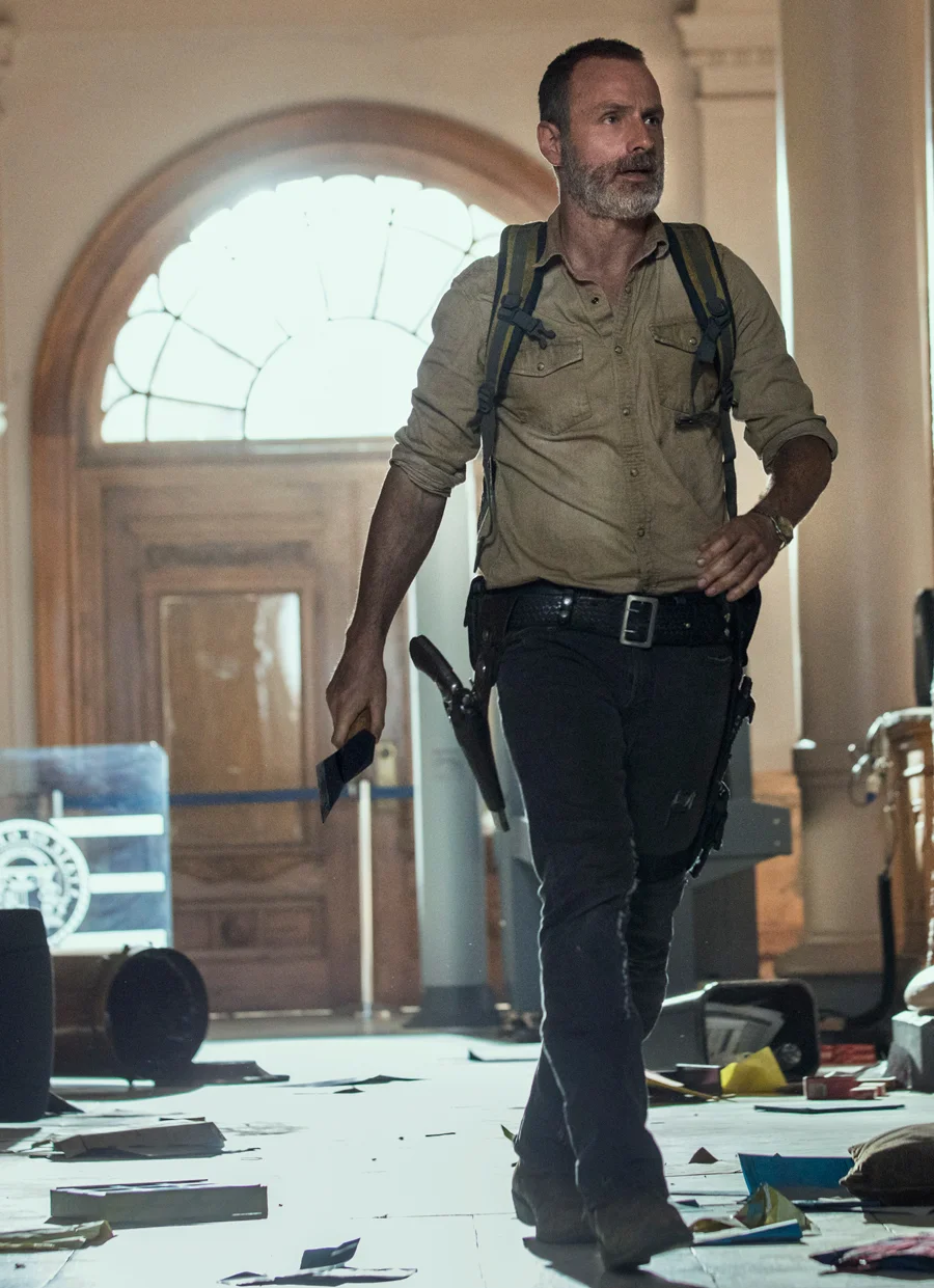 twd901_costume03_courtesyamc.jpg