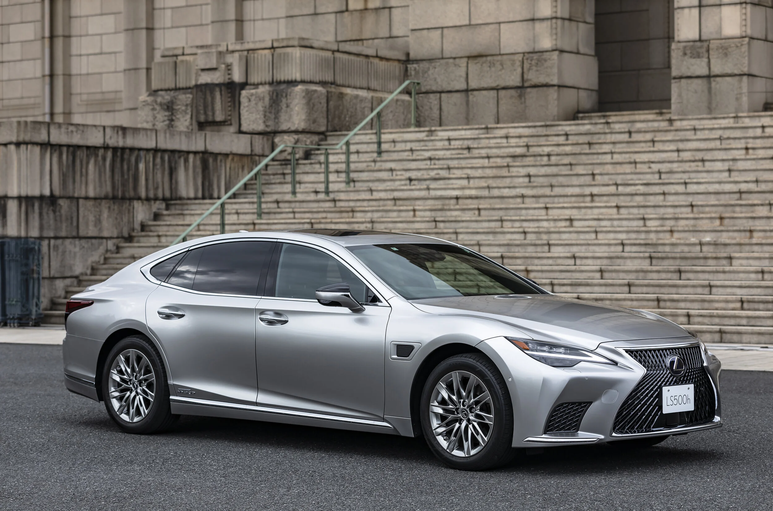 2022 Lexus LS500h Arrives This Fall with Lexus Teammate Advanced Driver Assistance Technology