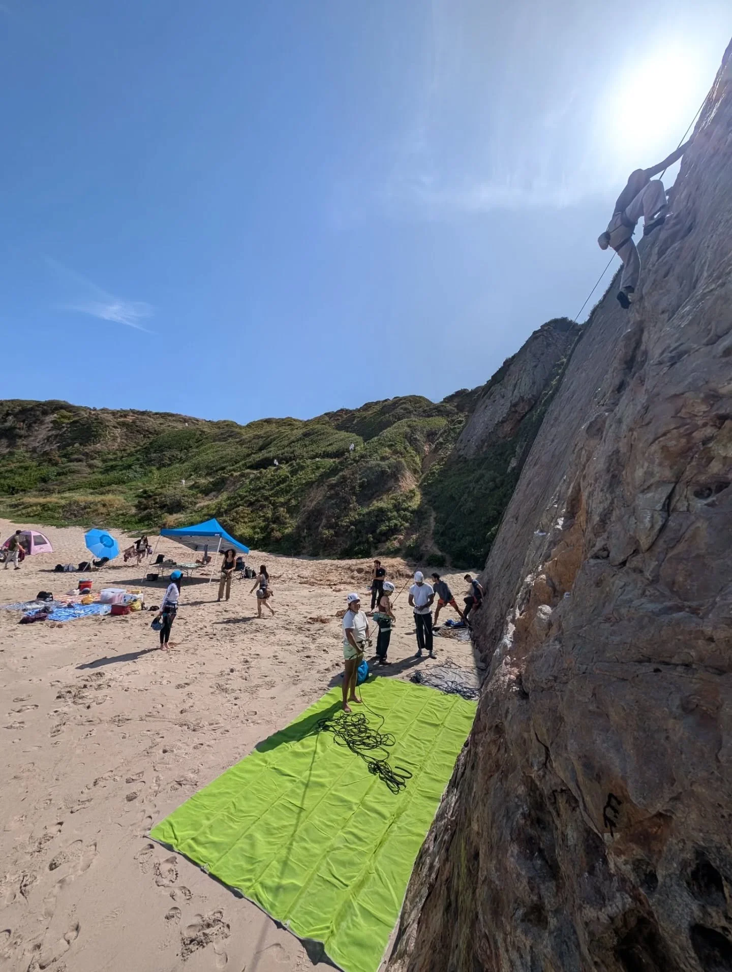 What's better than a day at the beach? A day of CLIMBING at the beach!

Shout out to everyone who came out for the Point Dume trip this weekend 🤘

📍 Chumash &amp; Venture&ntilde;o lands