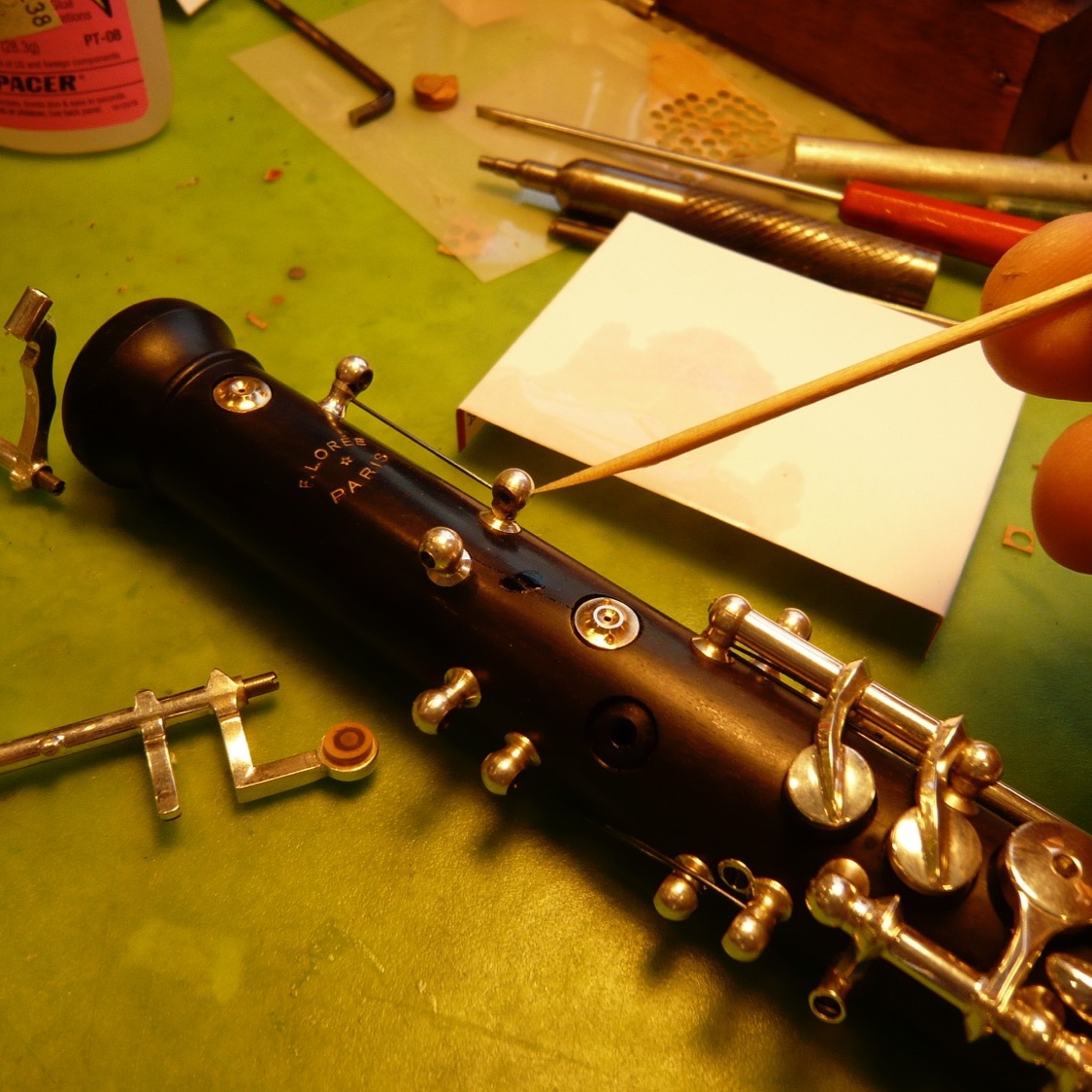 Cyanolit glue for cracks in Oboe - Oboe