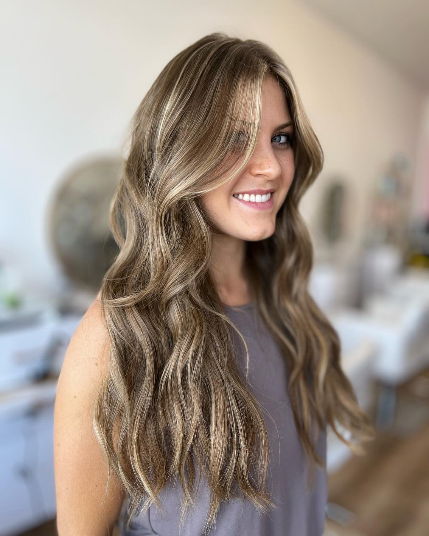 Will my hair grow if I wear extensions? This is one of my top questions from new clients. 

The answer is YES! 

My gorgeous client started wearing 2 rows of NBR extensions for length years ago after cutting her natural hair short. Now she only wears