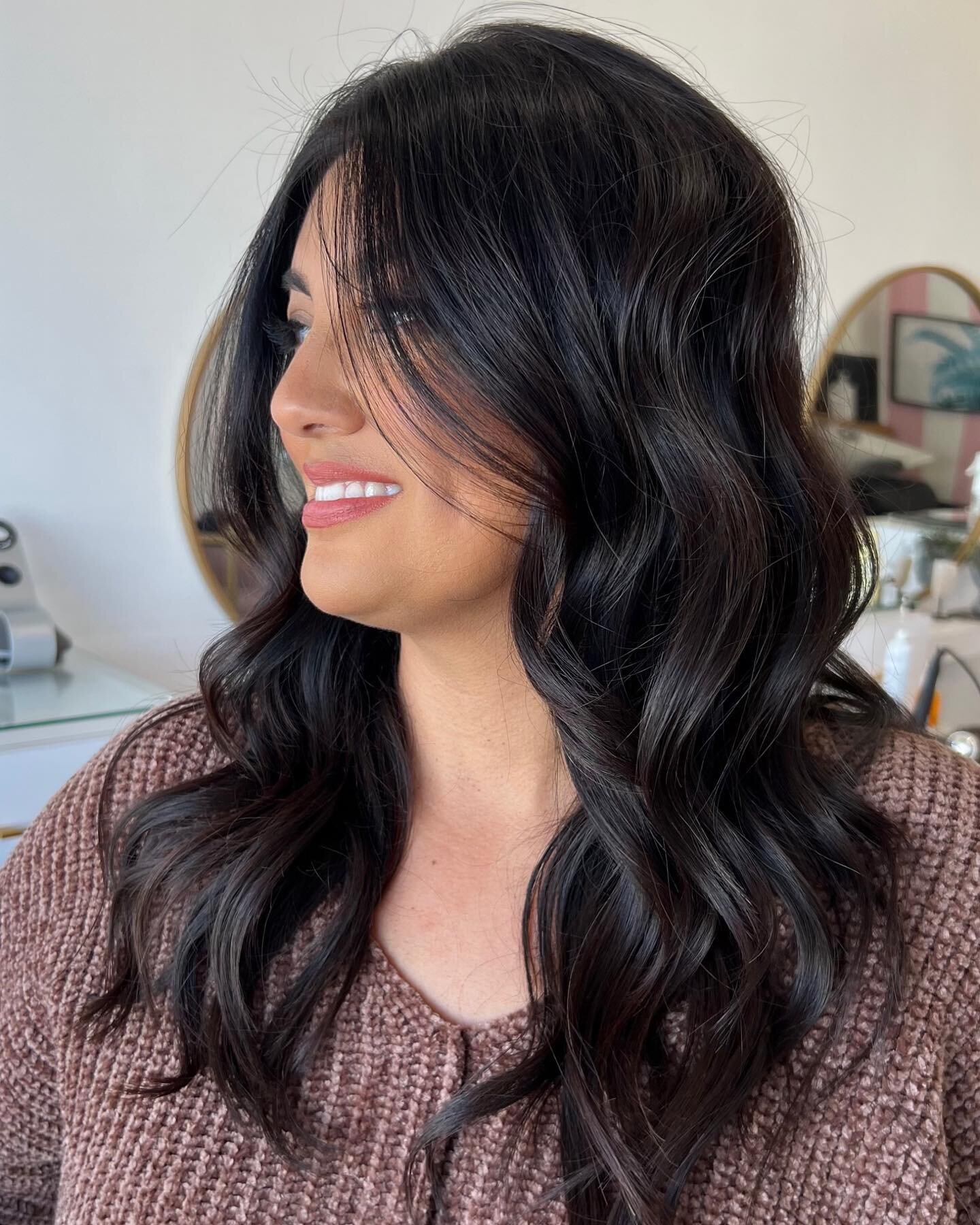 Hair Day🤍

Are you taking care of your hair? At home care is very important to help keep your hair healthy, shinny and growing. 

We love going to the salon and leaving with a beautiful blowout. Our hair looks shinny and healthy. It starts from the 