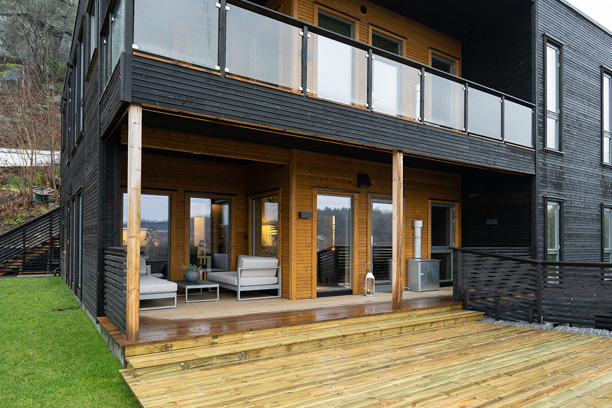 Veranda/terrasser på 24 til 38 m2 med delvis overbygget «utestue» for sene kvelder