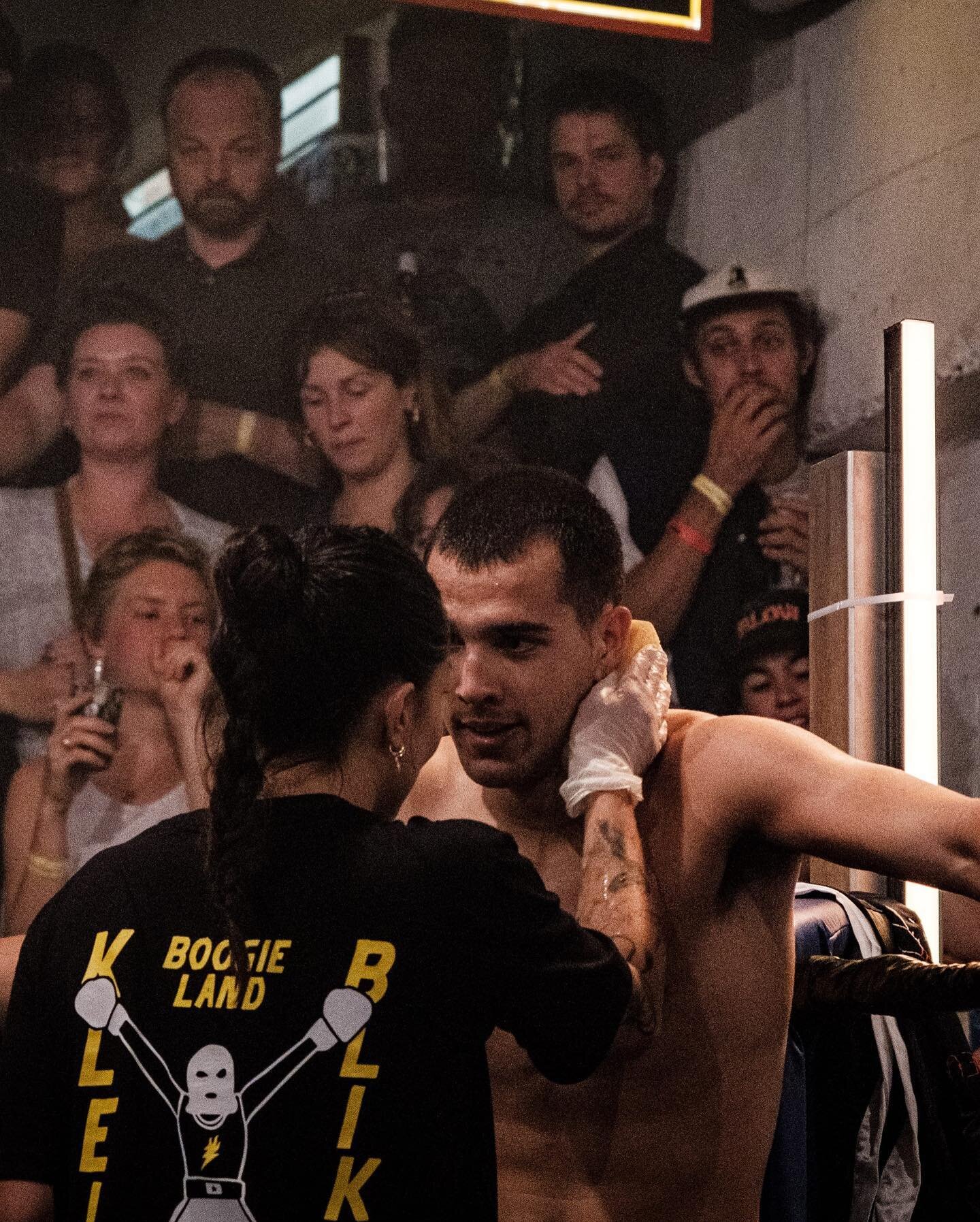 ⚡️⚡️KLEINE BLIKSEM⚡️⚡️ CLUB SPARRING @boogielandboxingclub 🥊
Practice, Repetition, Dedication and Heart.
That’s what these boxers showed. I am a Proud Coach @instaneef13 @feliciano_outlaw @thijsbond @boris.sxx @rubendejng @fidah777 🔥🔥🔥
#b