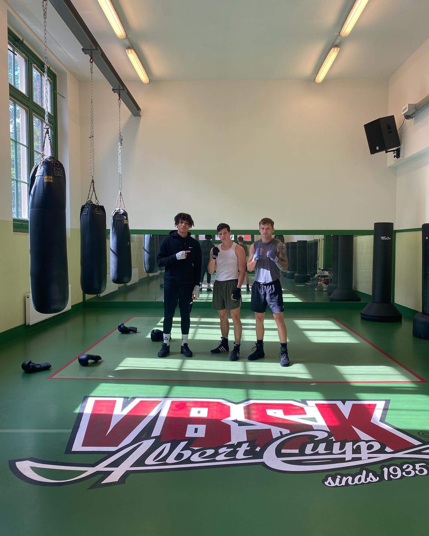 ⛩Fighting their first Matches Tomorrow They’re ready!! #proud @emils_pt @sandersmello @tayo_.f ~You’ve been training for this moment!
Be excited to fight. Be ready to have fun ✨
@boks.team.vbsk.albert.cuyp @boogielandboxingclub
#coach