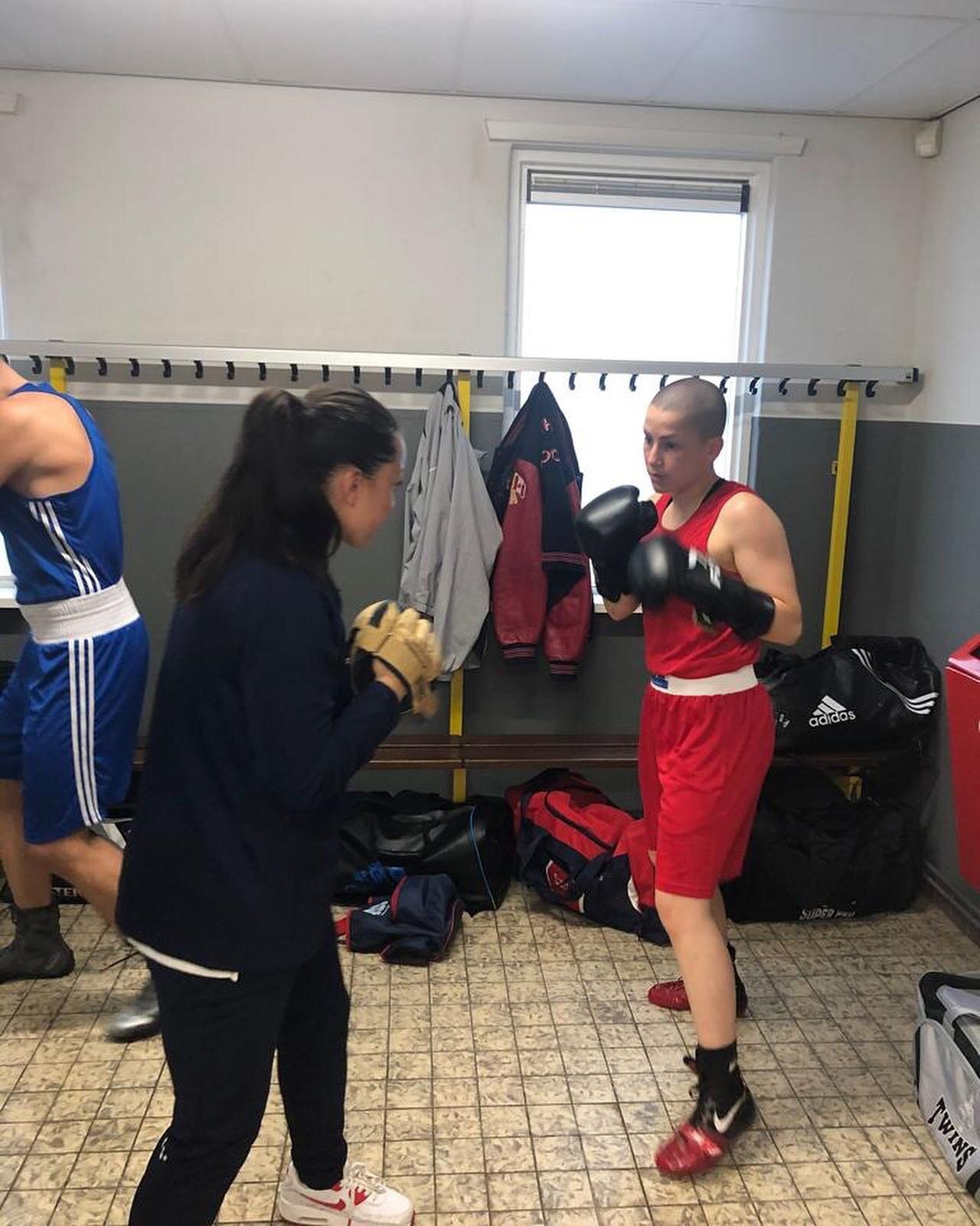⛩Amateur Matches @boksvereniging_de_bredasering a Beautiful evening with a lot of new boxing talent @julesjuull fought her first match #proudmoments 🥊 On to the next! Love to the whole team @emils_pt @traininggroundsamsterdam @ilonalenten
@boogie