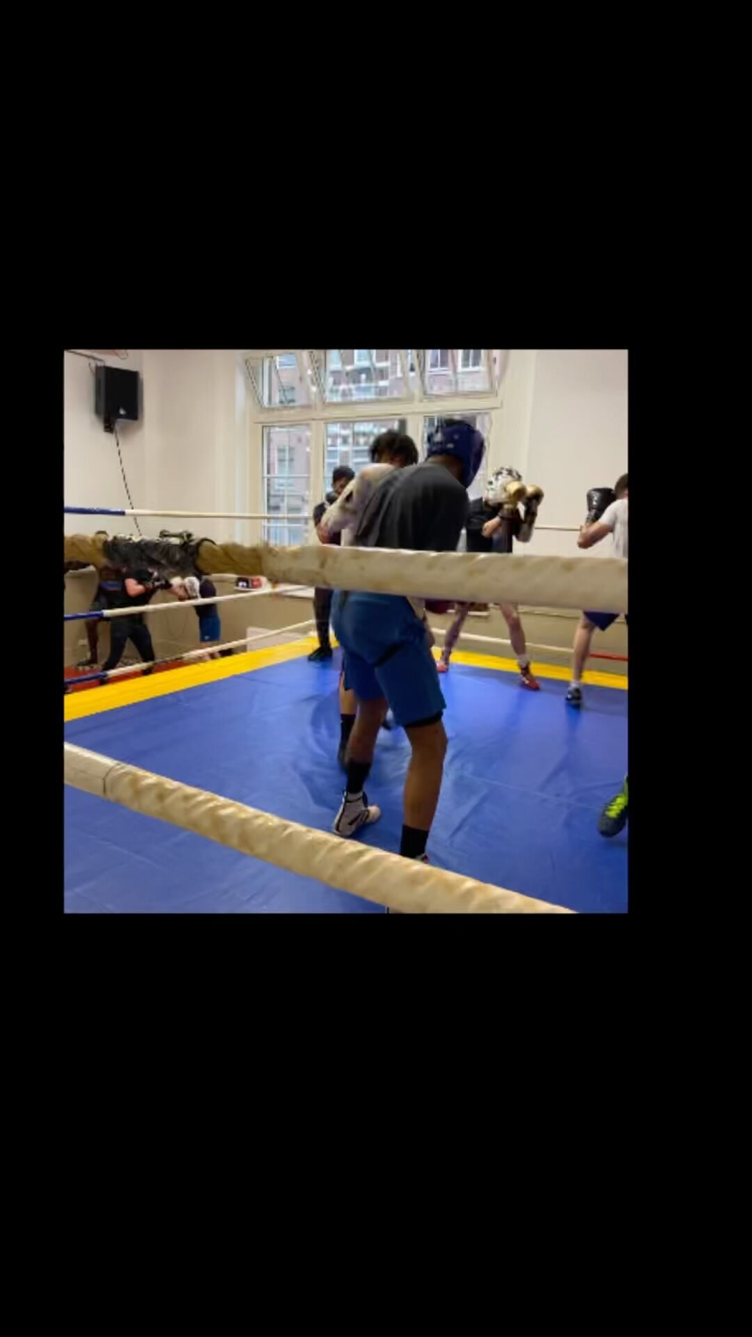 sparring session 020 XXX ✨
#boxingclass #mittwork #boxinglife #boxingcoach #amateurboxing #sparring #boxinggym #sparring #Boxing #Punching #Punch #BoxingGloves #Boxer #Knockout #healthy #healthychoices #active #strong #motivation #determination #lif