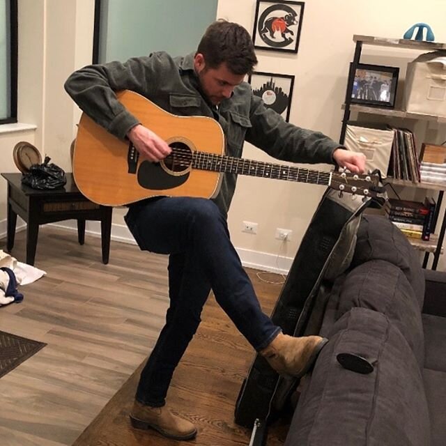 Tuning up the hamstrings is just as critical as tuning the guitar strings pre-gig. When pressed for time, they can be done simultaneously as seen above....Great night @carolschicago and in the words of our new pal @kyledaniel.music....&rdquo;God Bles