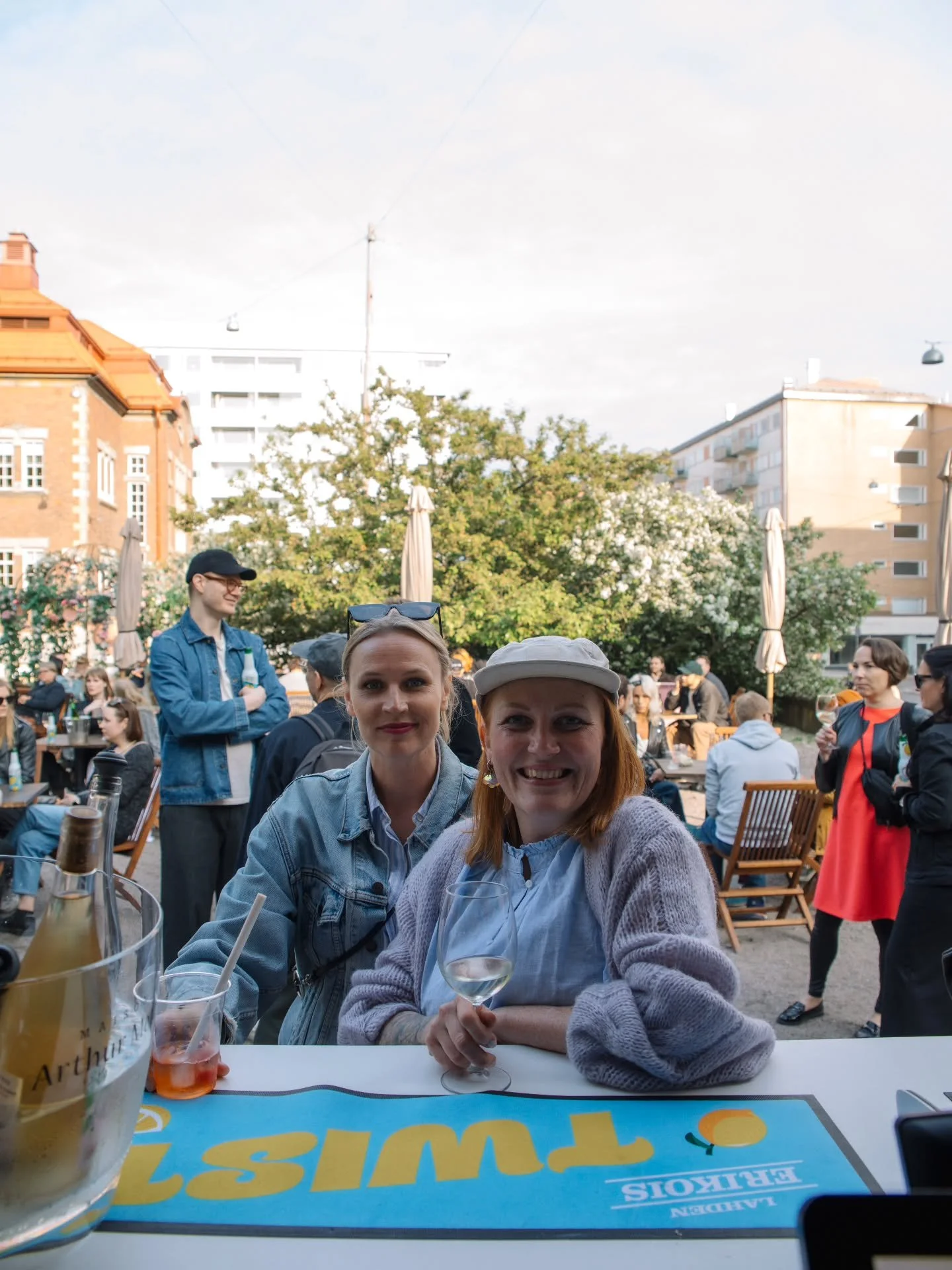 Happy Entrepreneur's Day! 🥳 If one thing is for sure, it's that we wouldn't do this with anyone else. Sisters at heart & partners in crime. 💛🧡🩷
~
✨️
~
Pic by Pauliina Tähkäpää/@womankindboudoir
#flät14 #flätno14