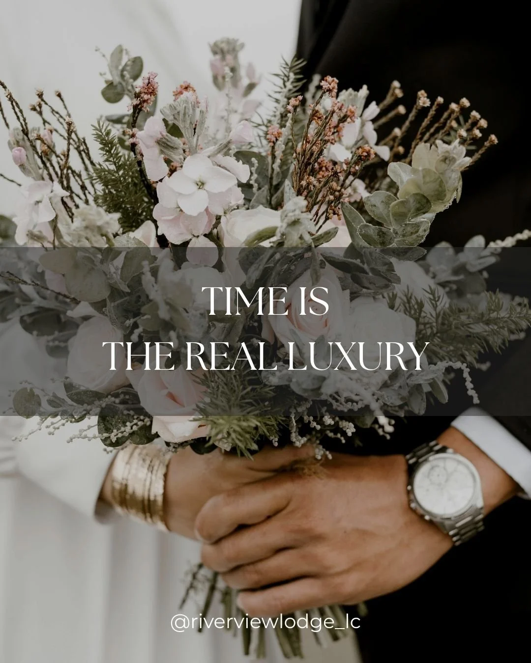 𝙒𝙝𝙮 𝙙𝙤 𝙘𝙤𝙪𝙥𝙡𝙚𝙨 𝙘𝙝𝙤𝙤𝙨𝙚 𝙖 𝙛𝙪𝙡𝙡 𝙬𝙚𝙙𝙙𝙞𝙣𝙜 𝙬𝙚𝙚𝙠𝙚𝙣𝙙 𝙞𝙣 𝙍𝙞𝙫𝙚𝙧 𝙑𝙞𝙚𝙬 𝙇𝙤𝙙𝙜𝙚, 𝙇𝙚𝘾𝙡𝙖𝙞𝙧𝙚, 𝙄𝙤𝙬𝙖?

Because time changes everything.

 Time to decorate without panic.
 Time to rehearse without pressure.