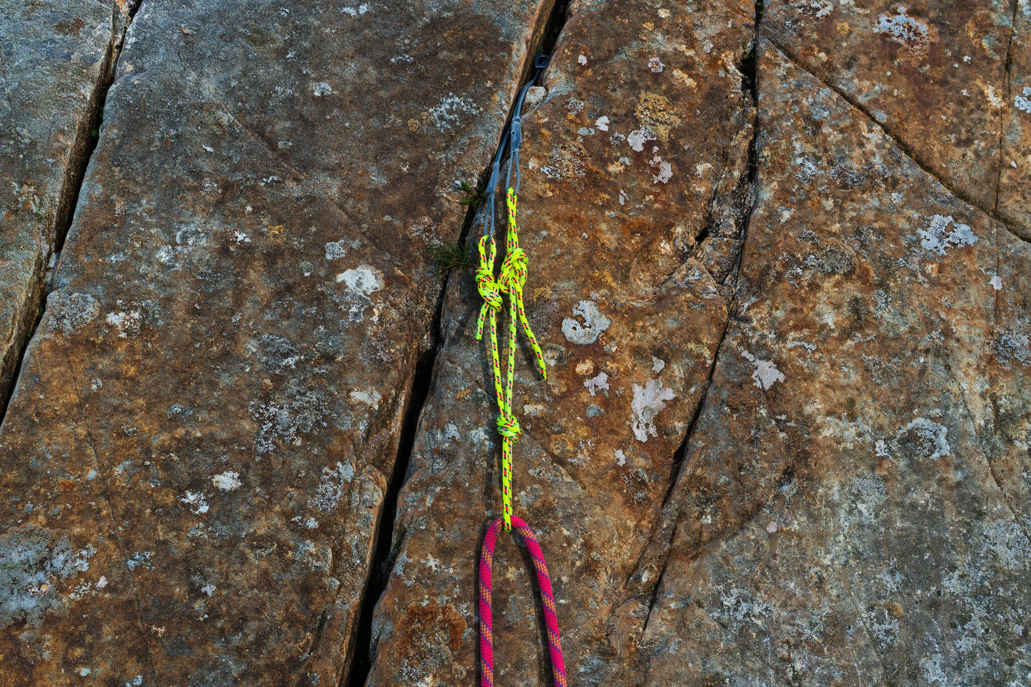 Two wires equalised with 6mm cord as an abseil anchor.
