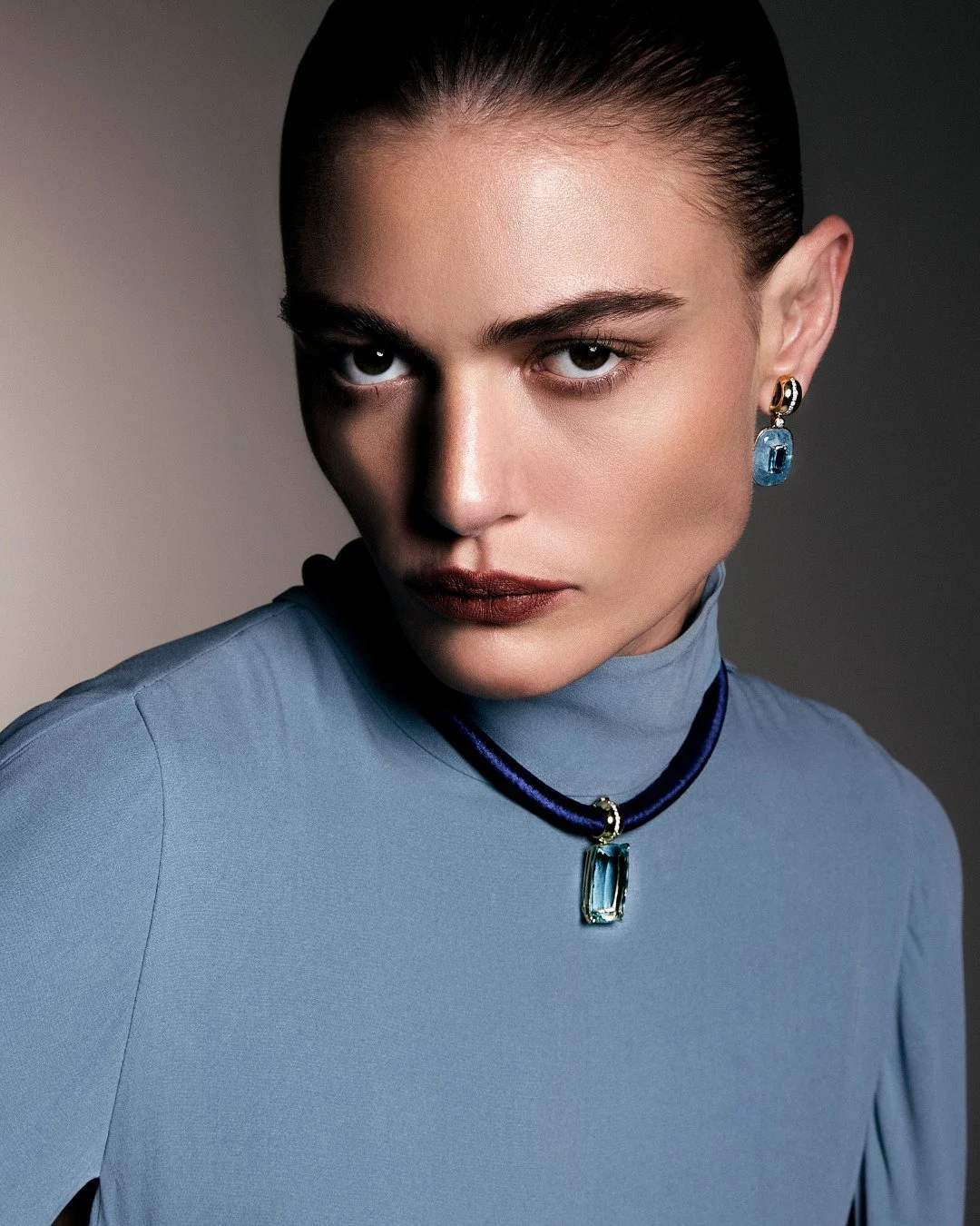 Em ouro amarelo 18K, &aacute;gua marinha e diamantes brancos, este colar e brincos da @denisecassou_jewelry est&atilde;o entre as novidades da curadoria que a JULLS levou para a Couture 2025, e no Road Show em Nova Iorque, realizado em setembro.
___
