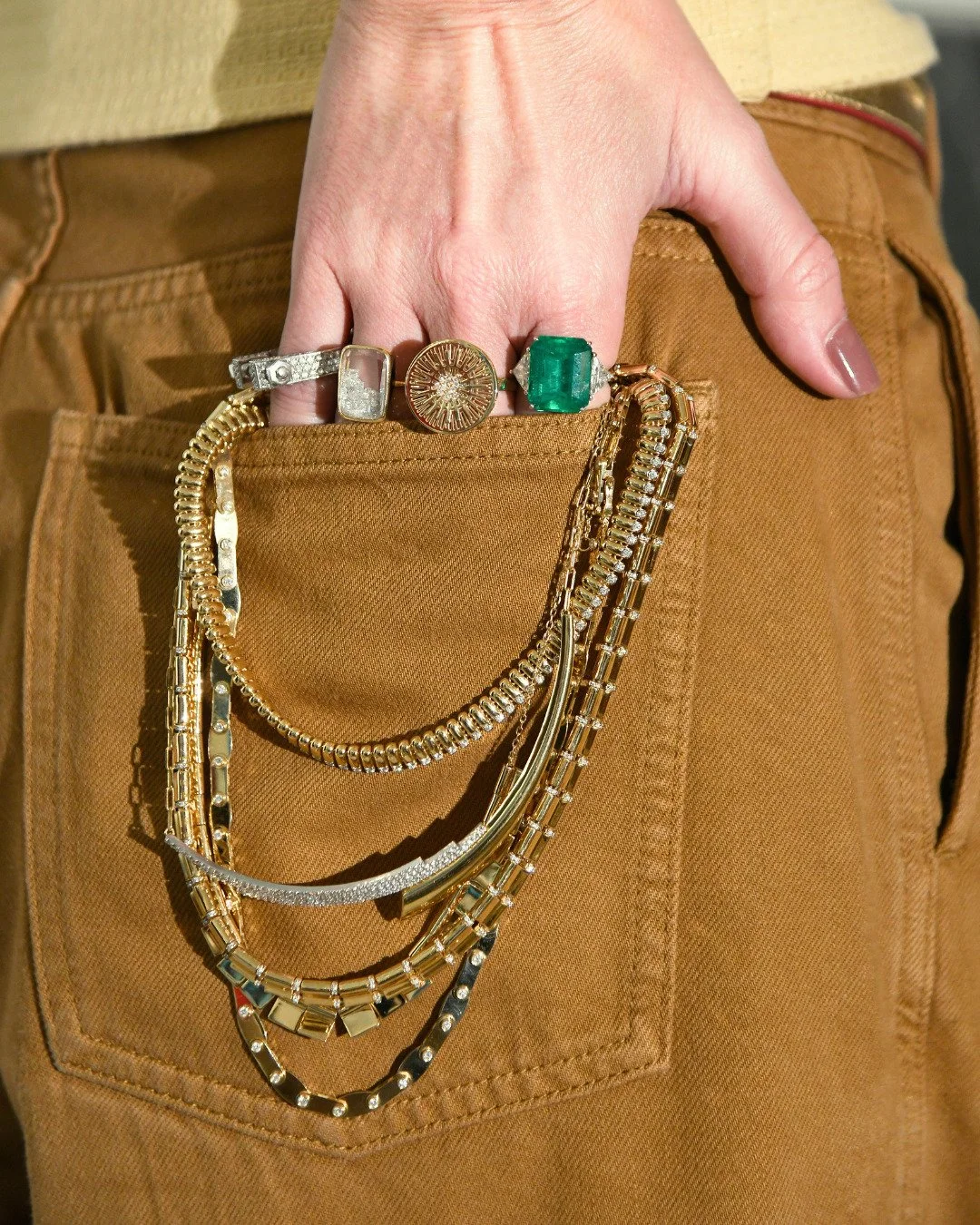 From emerald green to diamond glow. Your JULLS stack steals the show!

Crie stylings &uacute;nicos acessando nossa expertise e curadoria exclusiva de joias autorais cheia de novidades!

Com pe&ccedil;as em ouro 18K, lisas, com diamantes, ou com gemas