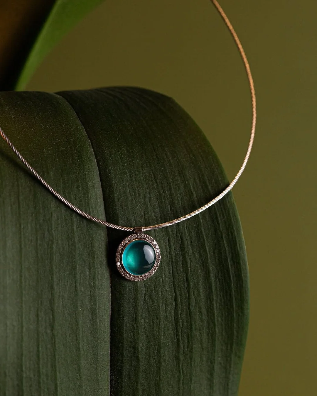 O brilho da Opala Azul Andina revela a beleza pura da natureza neste colar em ouro branco 18K com diamantes brancos.

A Gaya Joyas, j&aacute; presente na @bigbangfaena no Hotel Faena (Miami) e na @jensenstern em Sun Valley, Idaho, acaba de ganhar mai