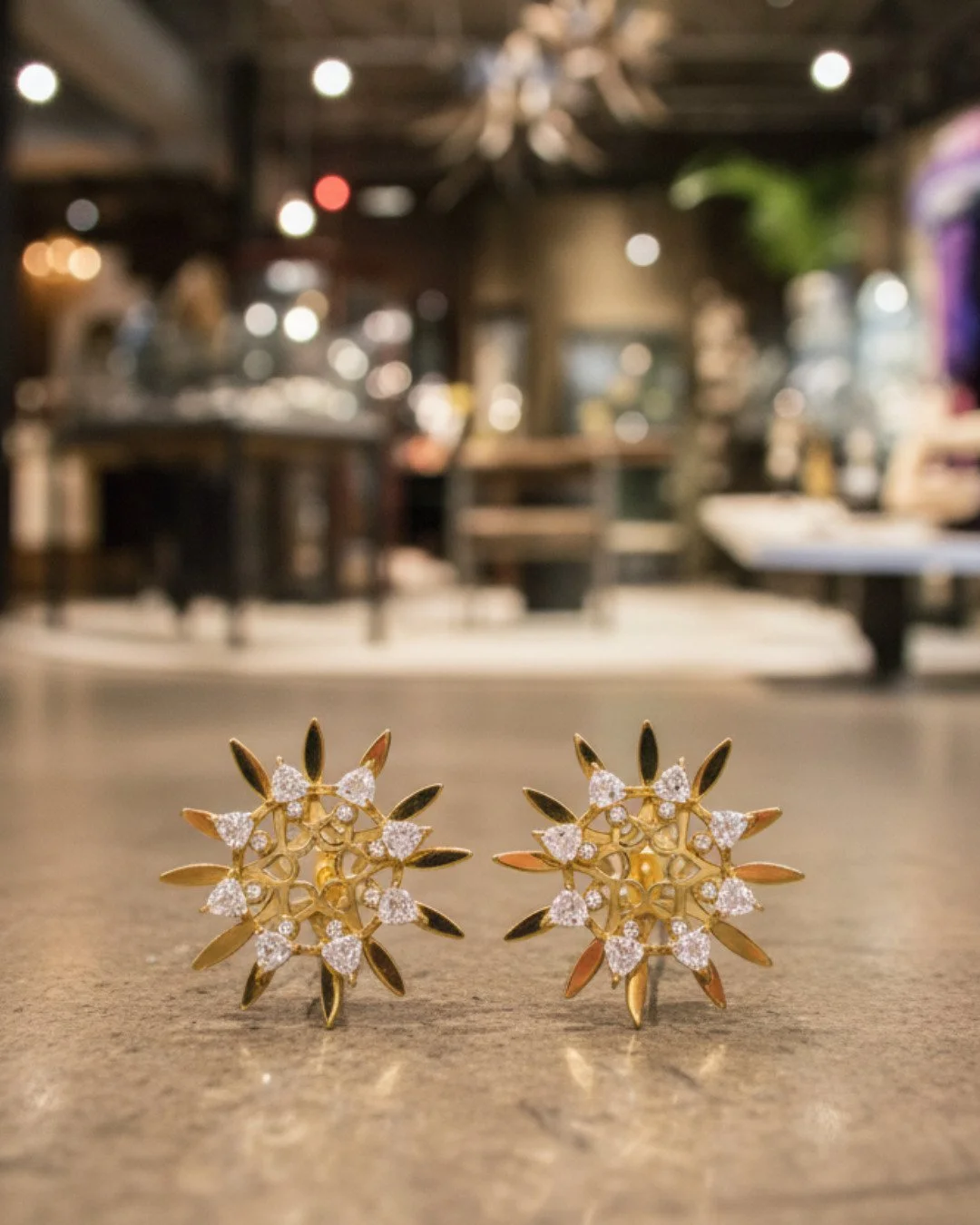 CAROL KAUFFMANN AT @ufgrangehall IN DALLAS, TEXAS

Carol Kauffmann (@carolkauffmann_jewellery ) marca presen&ccedil;a no Grange Hall (@ufgrangehall ), em Dallas, Texas.
Suas joias autorais s&atilde;o como esculturas para vestir em pe&ccedil;as de our