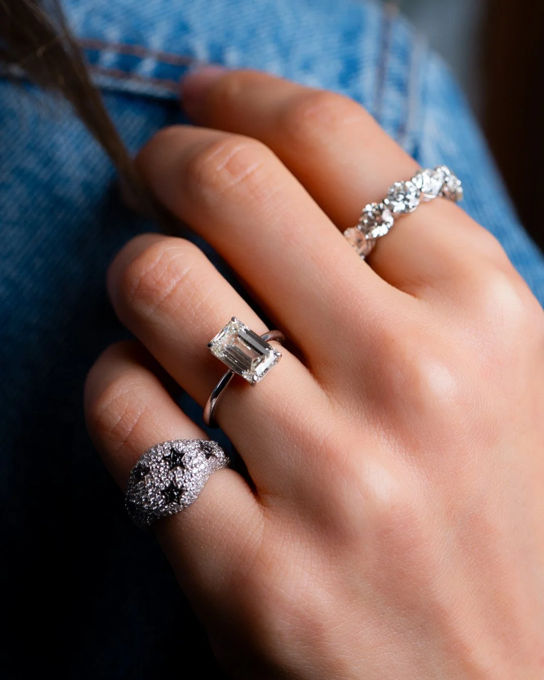 You don&rsquo;t have to choose &mdash; wear them all!
Combine an&eacute;is em diferentes shapes, use um em cada dedo e crie the perfect mix: aquele com sua cara, seu estilo, sua energia.
More layers, more sparkle.

Destaques:
&bull; Anel Dedinho Star