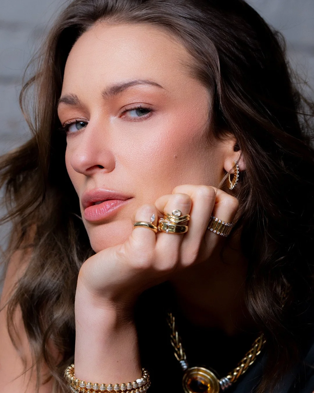 O JULLS Jewelry Advisor &eacute; o servi&ccedil;o da JULLS para clientes finais que desejam encontrar a joia perfeita para qualquer ocasi&atilde;o.
Chame nossos consultores para conhecer nossa curadoria exclusiva de joias autorais.
___

The JULLS Jew