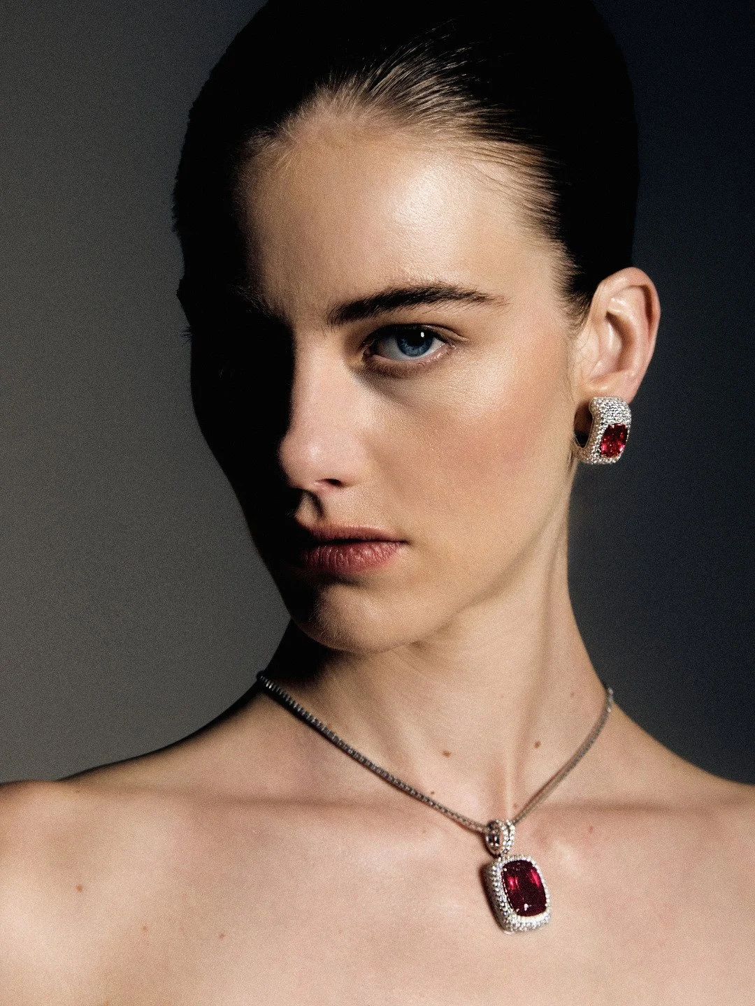 JULLS AT COUTURE @by_couture
In the universe of @denisecassoujewelry, each jewel is born from a unique artisanal process.
Stones selected #CuratedByJULLS, unexpected materials, and sophistication come together in creations filled with memory and iden