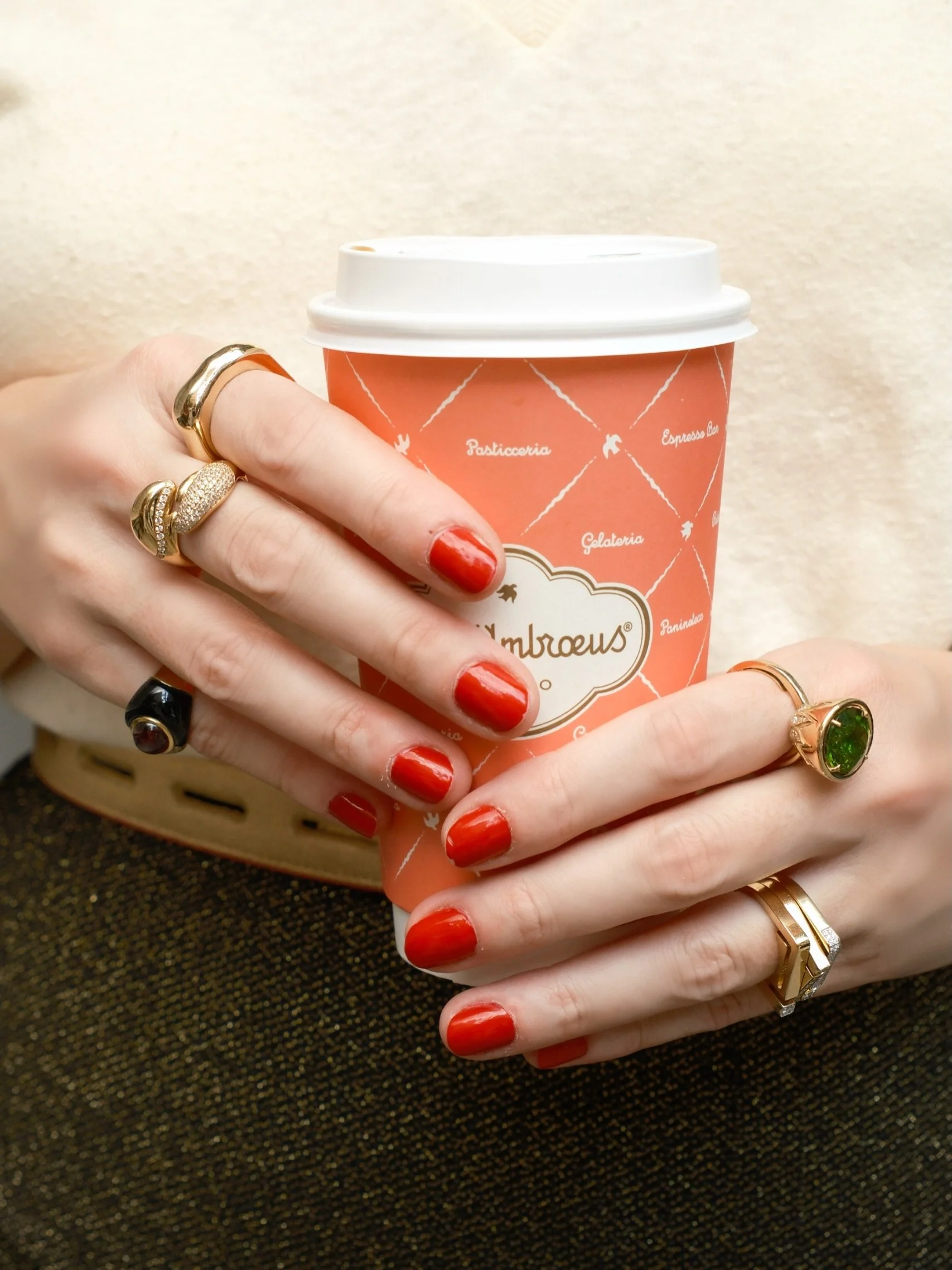 Curtiu o styling de joias do nosso road show? Voc&ecirc; pode comprar o mesmo mix de pe&ccedil;as! 

Fale com o nosso time de Jewelry Advisor, Link na bio.