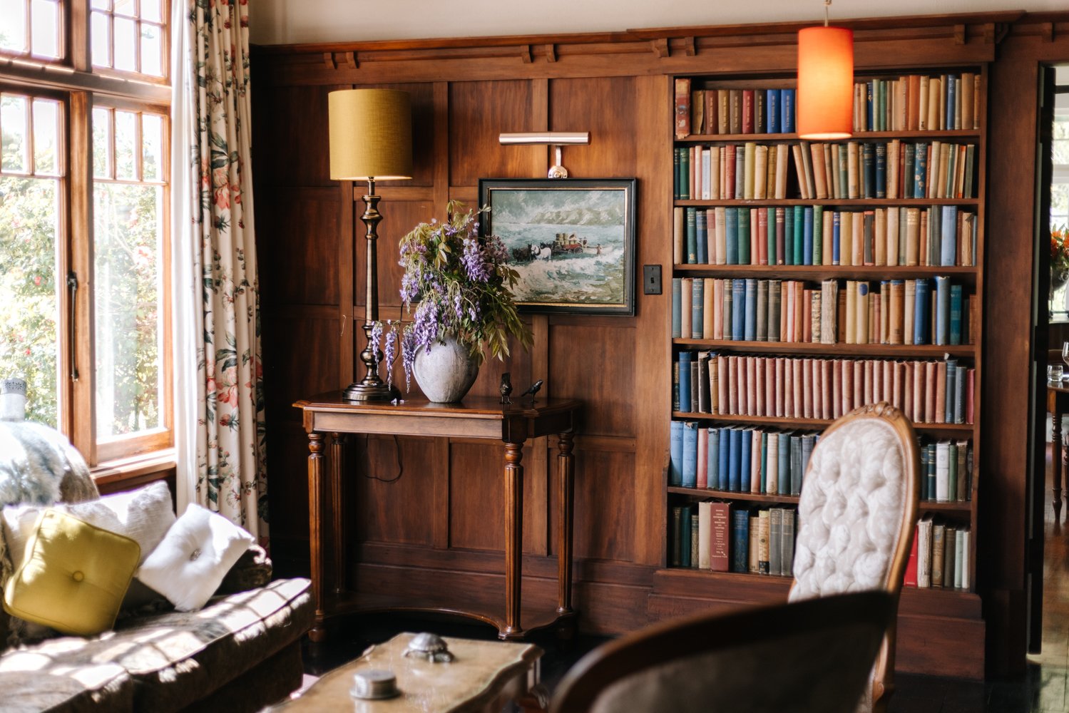 Wallingford Lounge & books