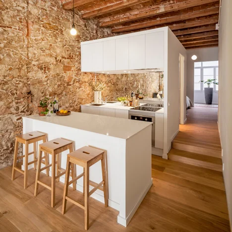 Renovated-apartment-in-Les-Corts-by-Sergi-Pons_dezeen_sq.jpg