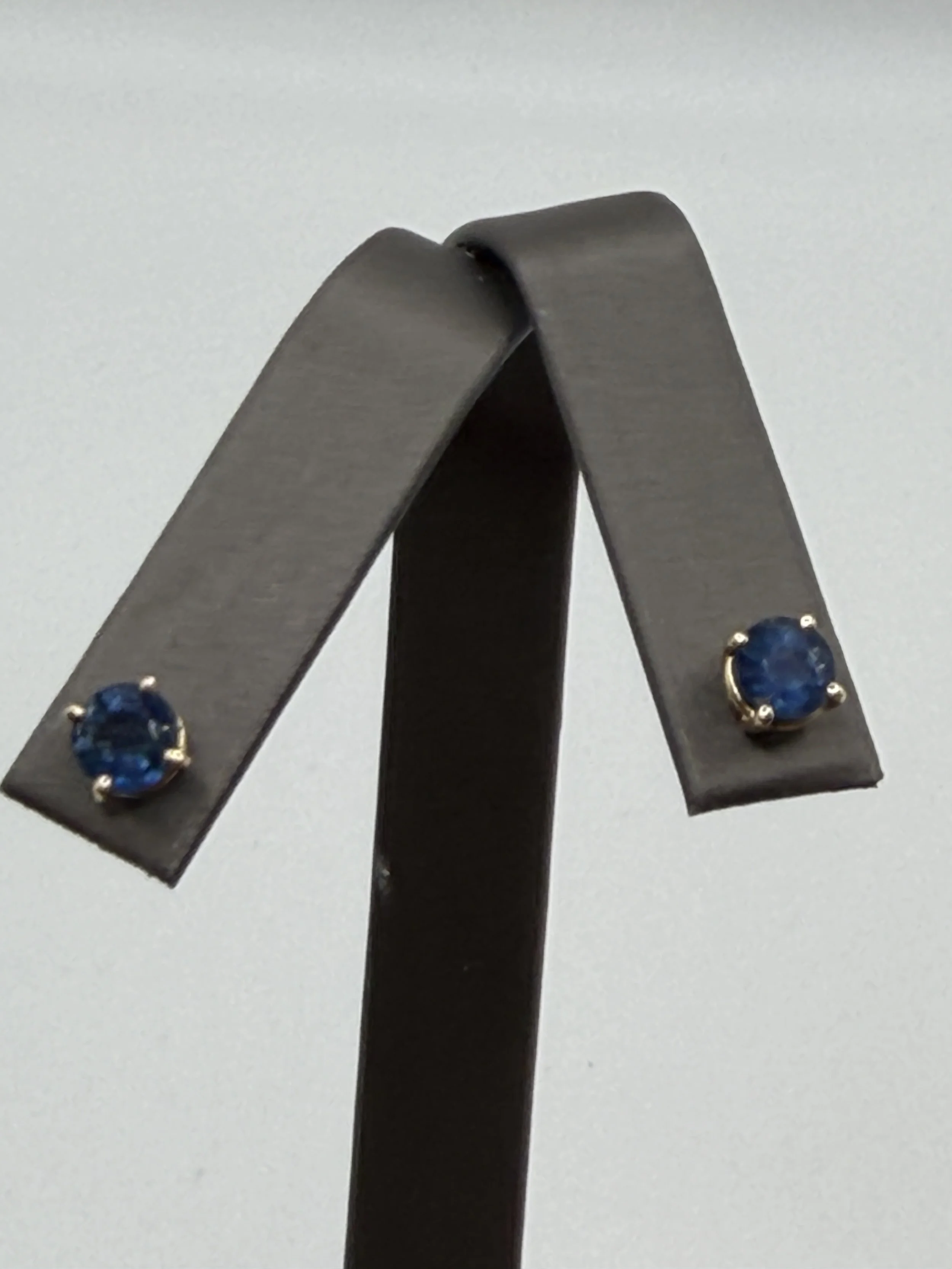 14K GOLD GENUINE NATURAL SAPPHIRE STUD EARRINGS $595.00