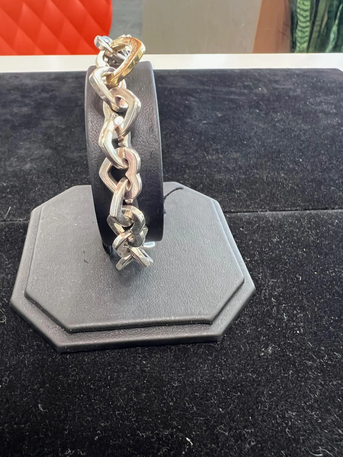 TIFFANY & Co. .95/18K HEART LINK BRACELET