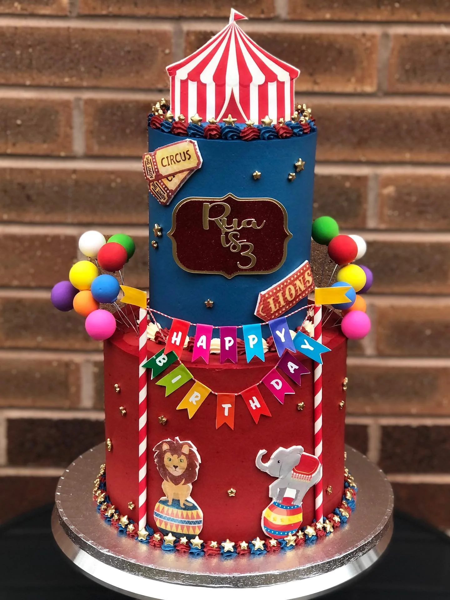 This cake only went out on Saturday but I just couldn&rsquo;t wait to post it! Love the circus theme🎪 

For those who haven&rsquo;t seen my insta story saying I&rsquo;m going away within the next few weeks, just to let you know - I&rsquo;m away from