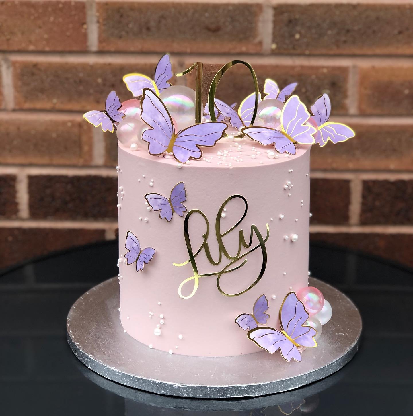 Butterflies, butterflies, and more butterflies! 🦋💜

This would&rsquo;ve been my perfect cake growing up 🥰

#cake #birthdaycake #caketopper #francescascakecompany #butterfly #butterflies #pretty #prettycake #birthday #cakesuk #cakedecorating #caked