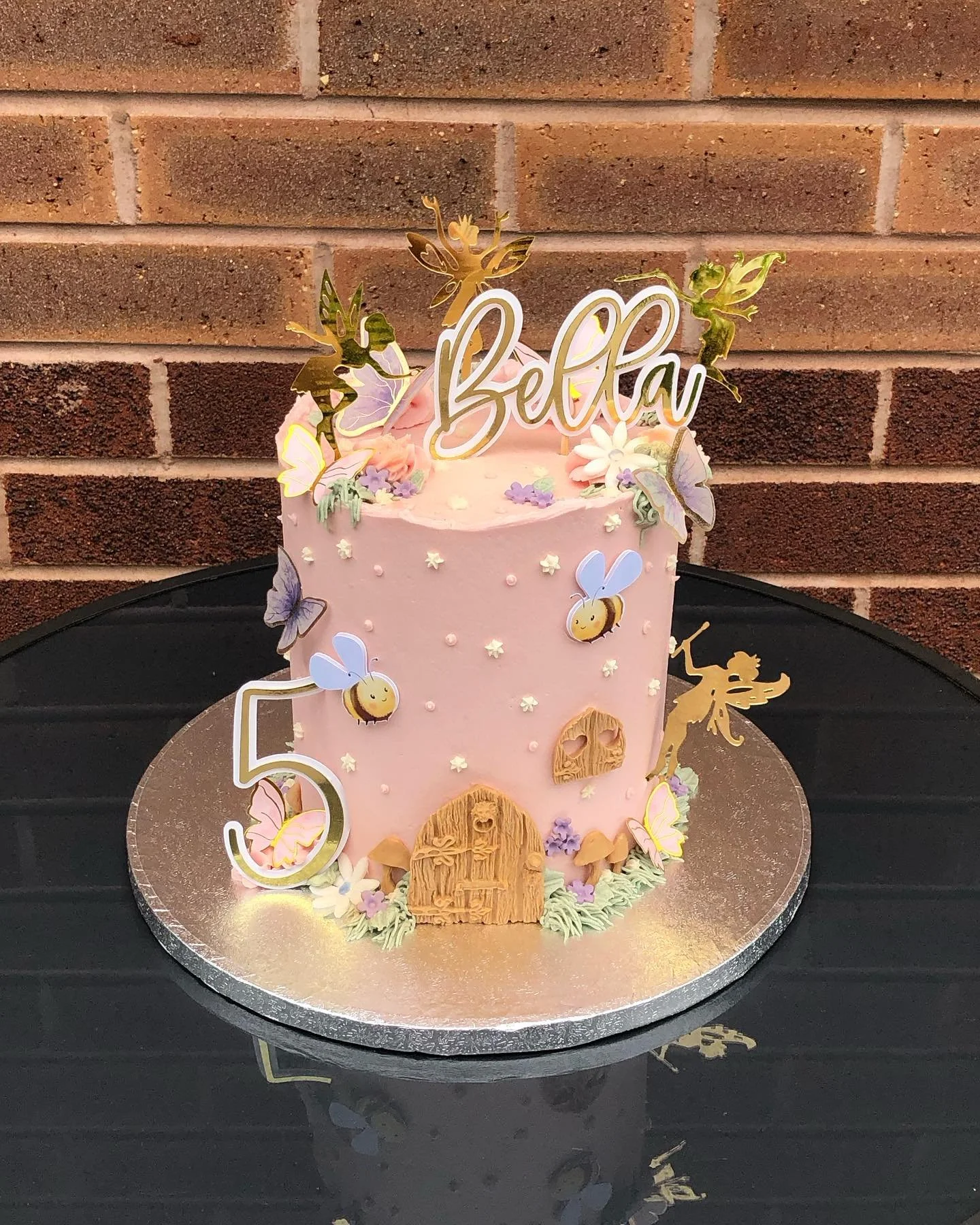 🧚&zwj;♀️ How sweet is this fairy themed cake 🥹

#cake #francescascakecompany #birthday #happybirthday #fairy #fairies #cakedesign #cakesofinstagram #cakesofig #cakesofinsta #caketopper #baker #baking #loughborough #shoplocal #leicester #cakedecorat