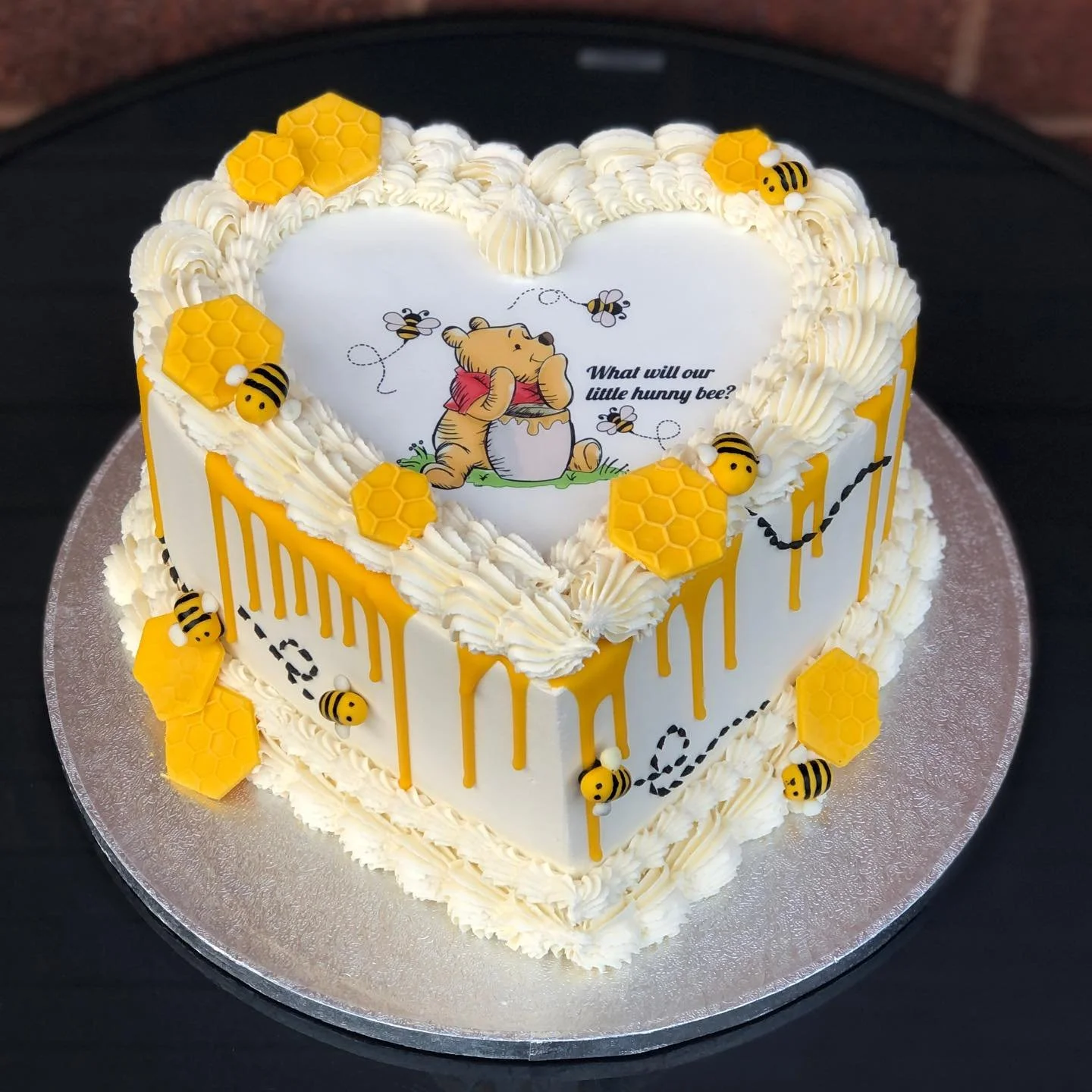 The sweetest gender reveal cake 🥹🍯🐝

What colour do you think the sponge inside was? 🩷💙

#cake #cakestagram #francescascakecompany #genderrevealcake #cakesofinstagram