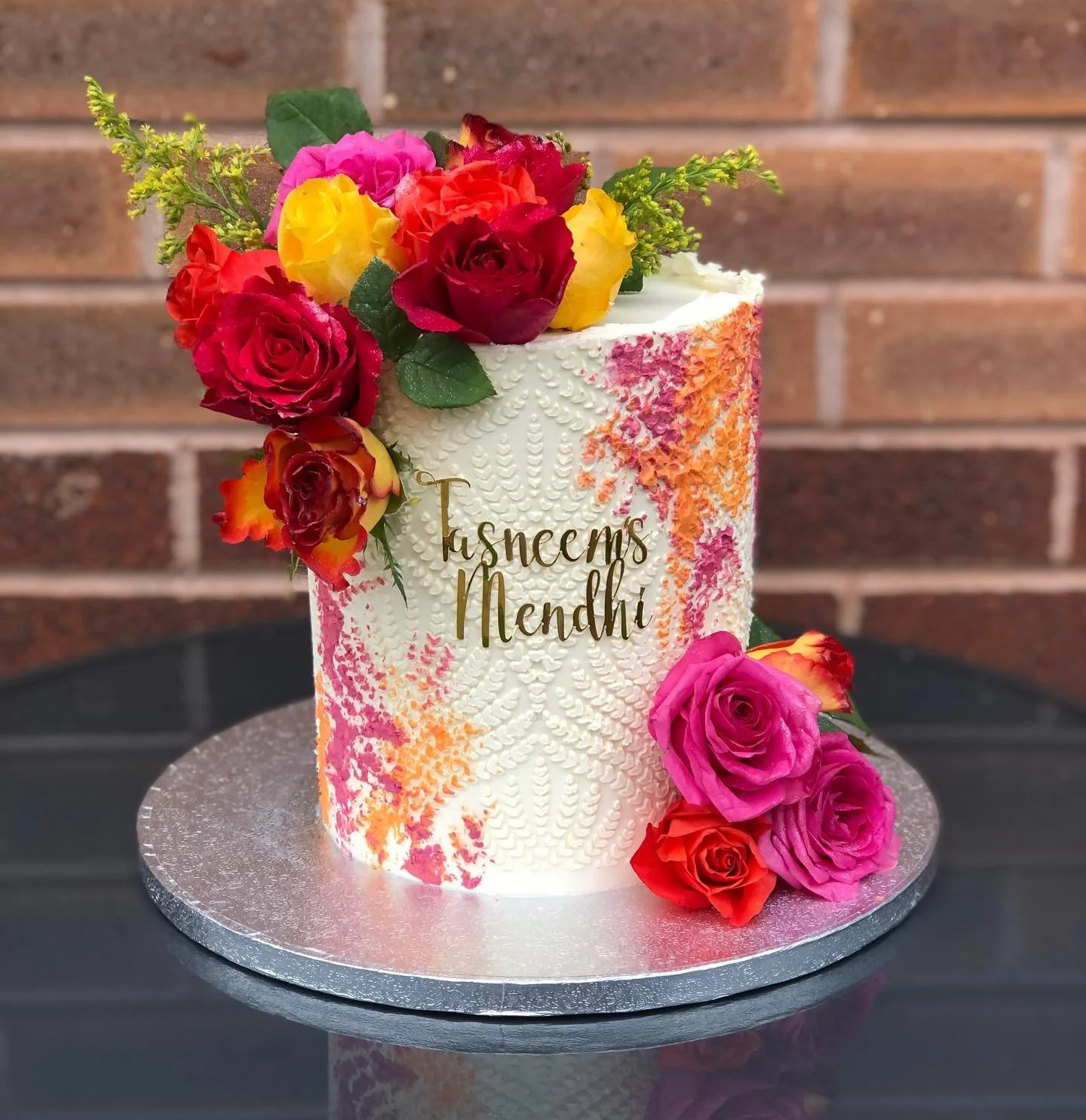 These colours 😍🩷🧡💛❤️

It may be dull and miserable outside 🌧️ but this mendhi cake is giving all the summery colourful vibes 🥰🩷

#cake #francescascakecompany #cakesofinstagram #cakestagram #mendhi