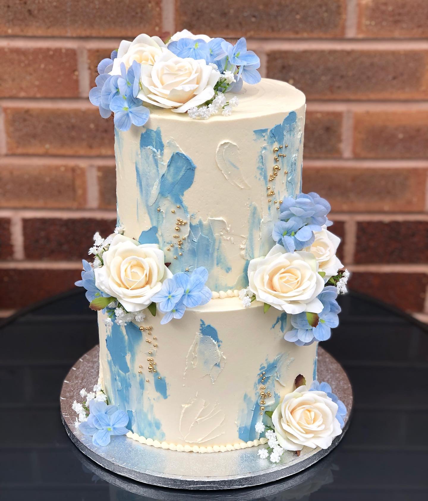 Obsessed obsessed obsesseddddddd with this two tier wedding cake from a couple weeks ago 💙🤍

#cake #wedding #weddingcake #cakedesign #cakes #cakestagram #cakesofinstagram #cakedecorating #baker #baking #shoplocal #loughborough #leicester #francesca