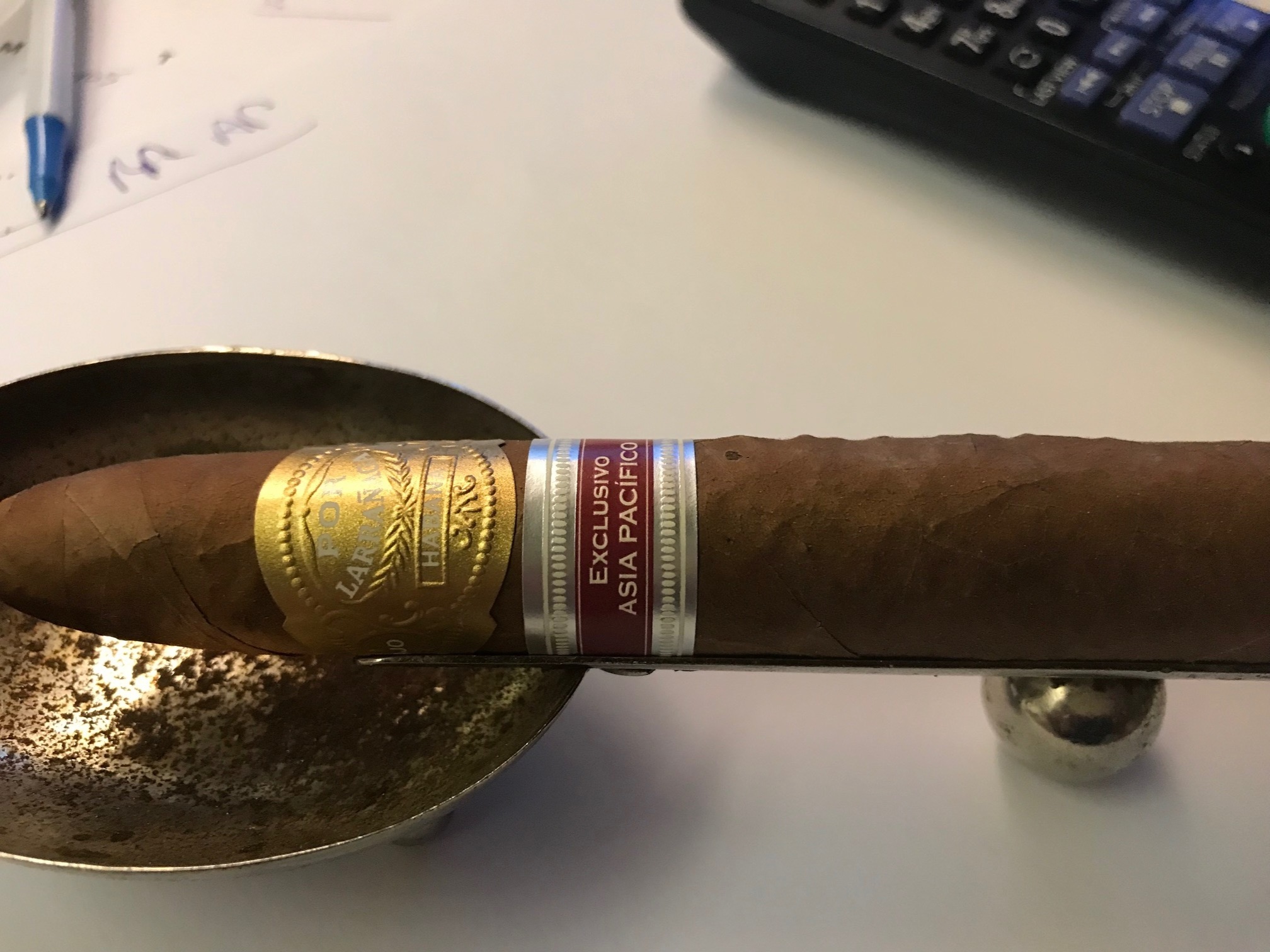 Por Larranaga Belicosos Extra RR Asia Pacific (19/7400) (EMA Jul 08)/Emerson’s Hefe-Weizenbier Dunkelweiss (6.3% alc)