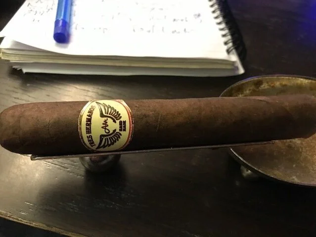 Tres Hermanos Robusto (No. 3) – Taylors Vintage Port 1980 (half bottle).