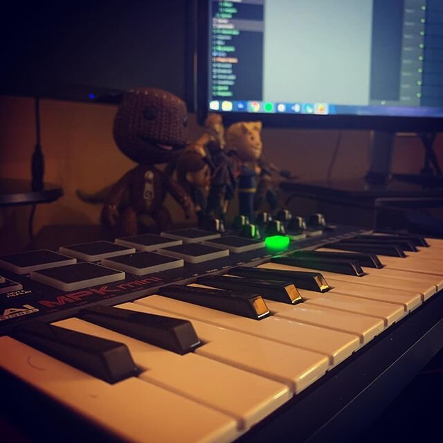 S H I F T I N G  G E A R S .
Taking a short dev-break, experimenting with a few musical bits for some upcoming assets...
.
#gamedev #indiedev #indiegames #music #gamemusic #musicproduction #akai #synthwave