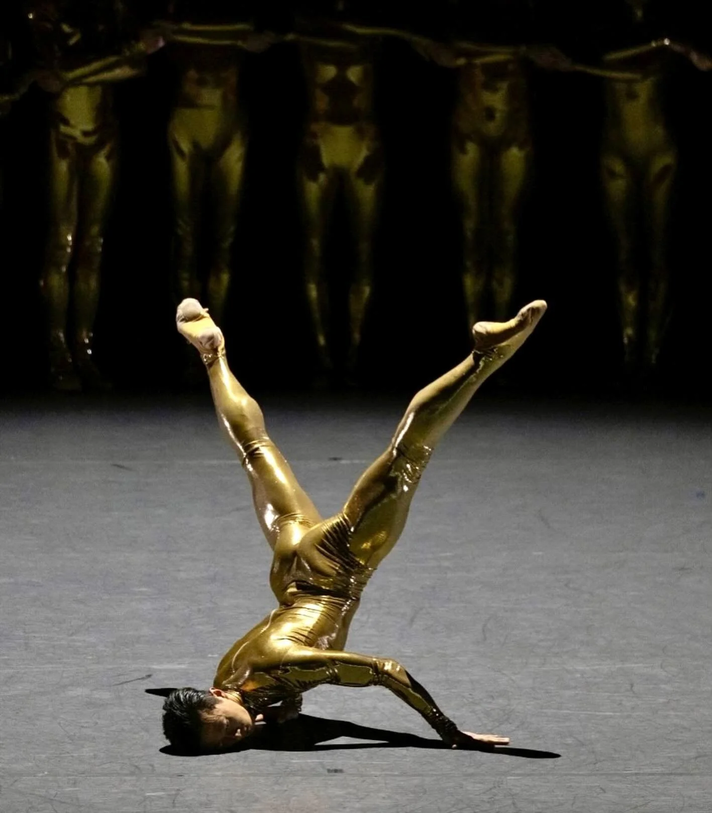 Mere Mortals
📷 Chris Hardy