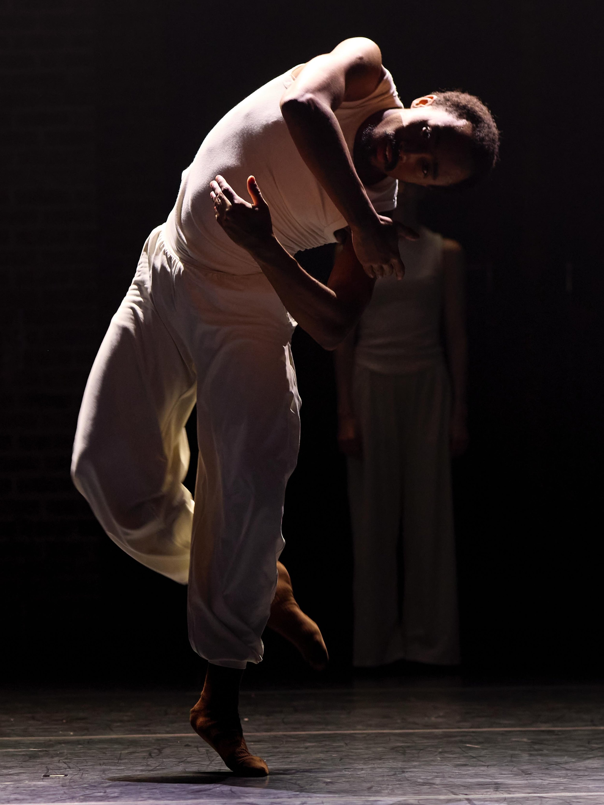 For 92 - Duet
World Premiere at 92Y
Dancers: MJ Edwards w/ Taylor LaBruzzo
📷 @kellypuleio 
#aszurebartonandartists