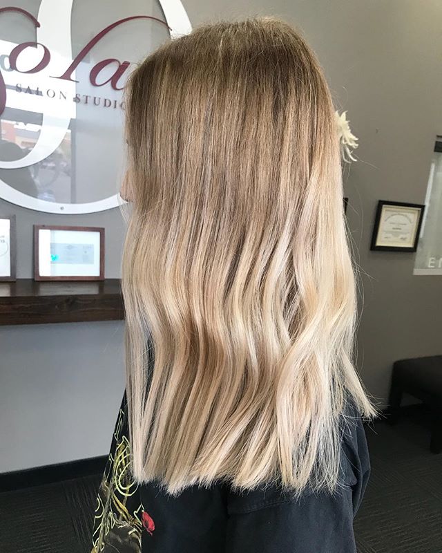 Let&rsquo;s just take a moment to appreciate this blend 😍 Annie, you are perfect! ❤️❤️ #thatblendtho #matrixcolor @matrix @redken #redkenshadeseq @jessica_hairatage