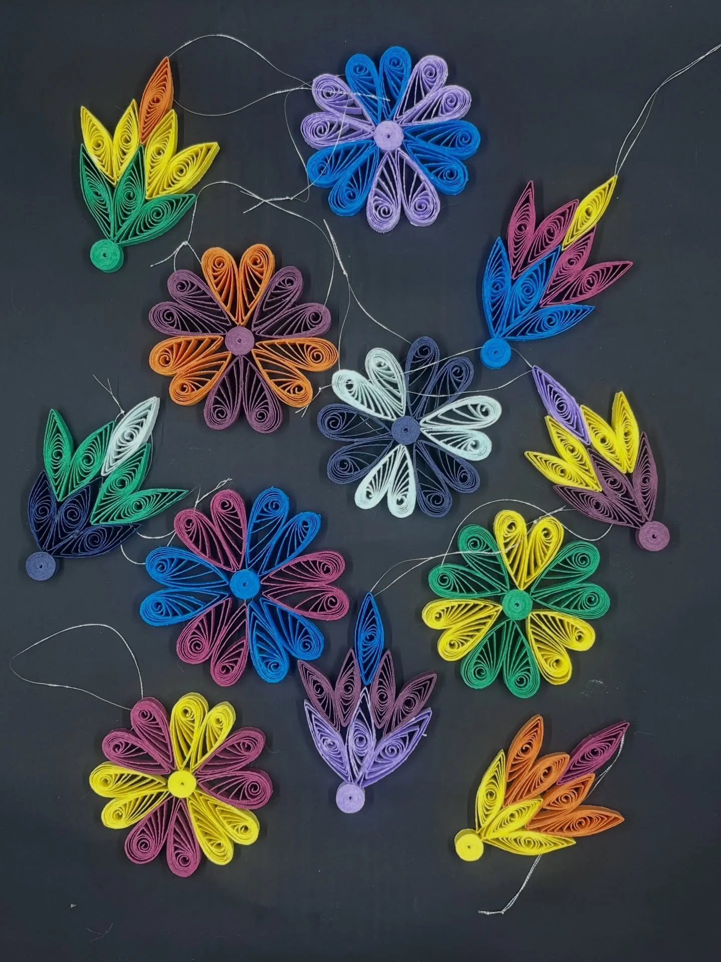 Spring is Springing today. Gloomy days make me think that blooms are about to happen 🫶🌸.

This was an #etsy order. I love it when customers say things like &ldquo;just give me random flowers and trees, I don&rsquo;t care what color&rdquo; 😍. 

The