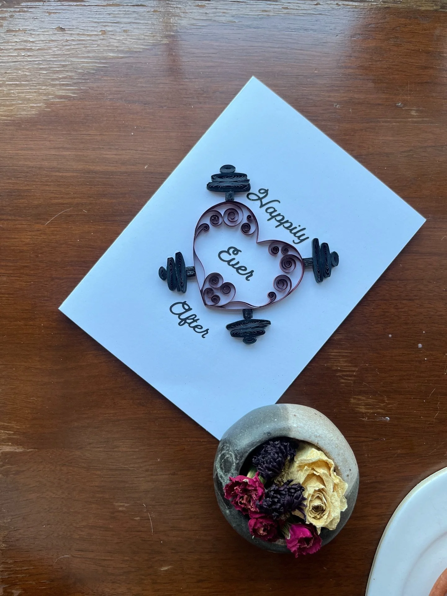 Wedding card for 2 love birds who met doing CrossFit 🖤🖤🖤

#crossfitlove #weddingcard #handmade #paperartist #quilling