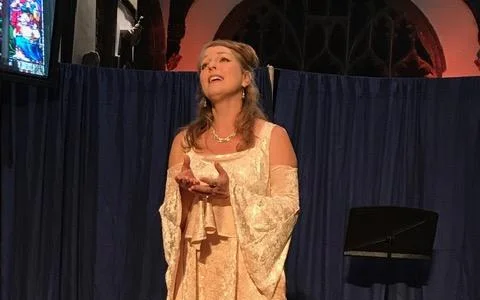 tracy%2Bsinging.jpg